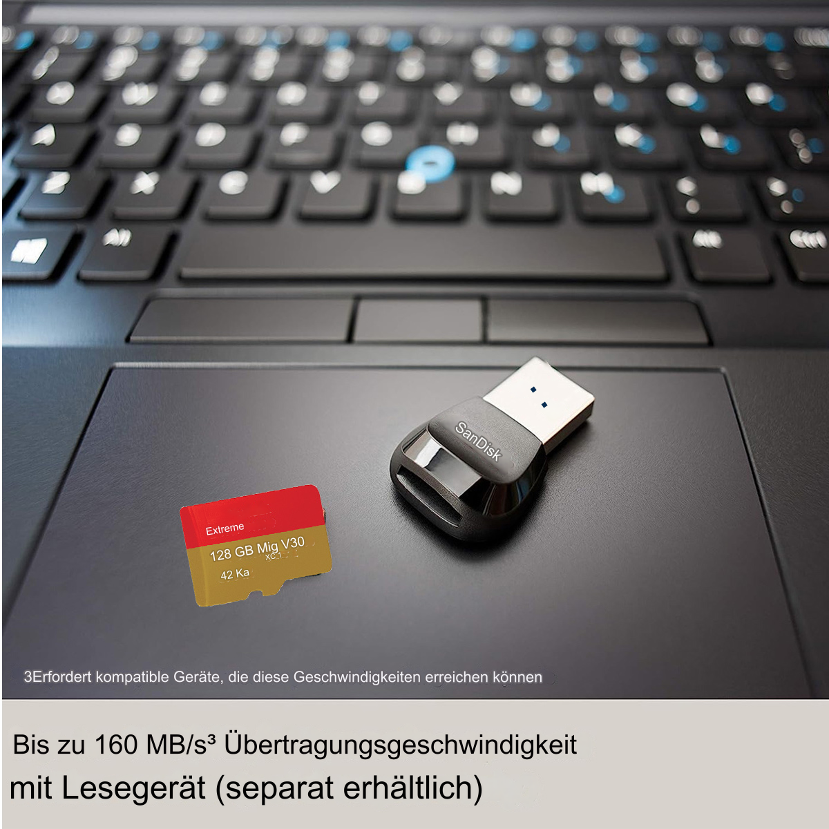 Ein Laptop mit einer rot-gelben SD-Karte und einem Kartenleser. Auf der Karte steht „Extreme“.