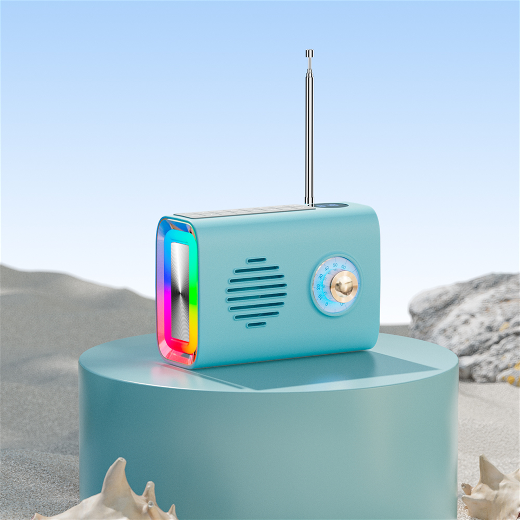 Ein türkisblaues Retro-Radio mit Regenbogenlicht. Es gibt einen blauen Ständer und einen Strandhintergrund.