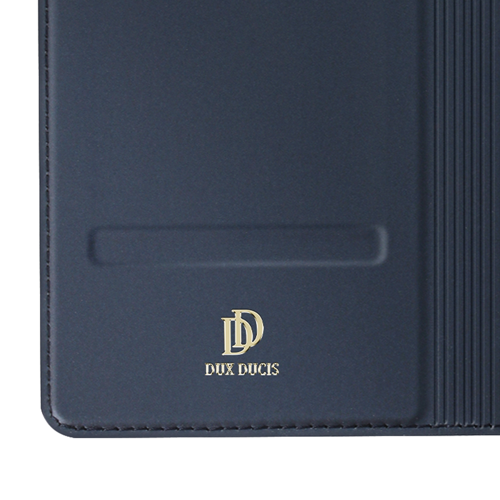 Coque de téléphone Dux Ducis bleu foncé. L'étui est fermé. Le fond est une surface texturée.
