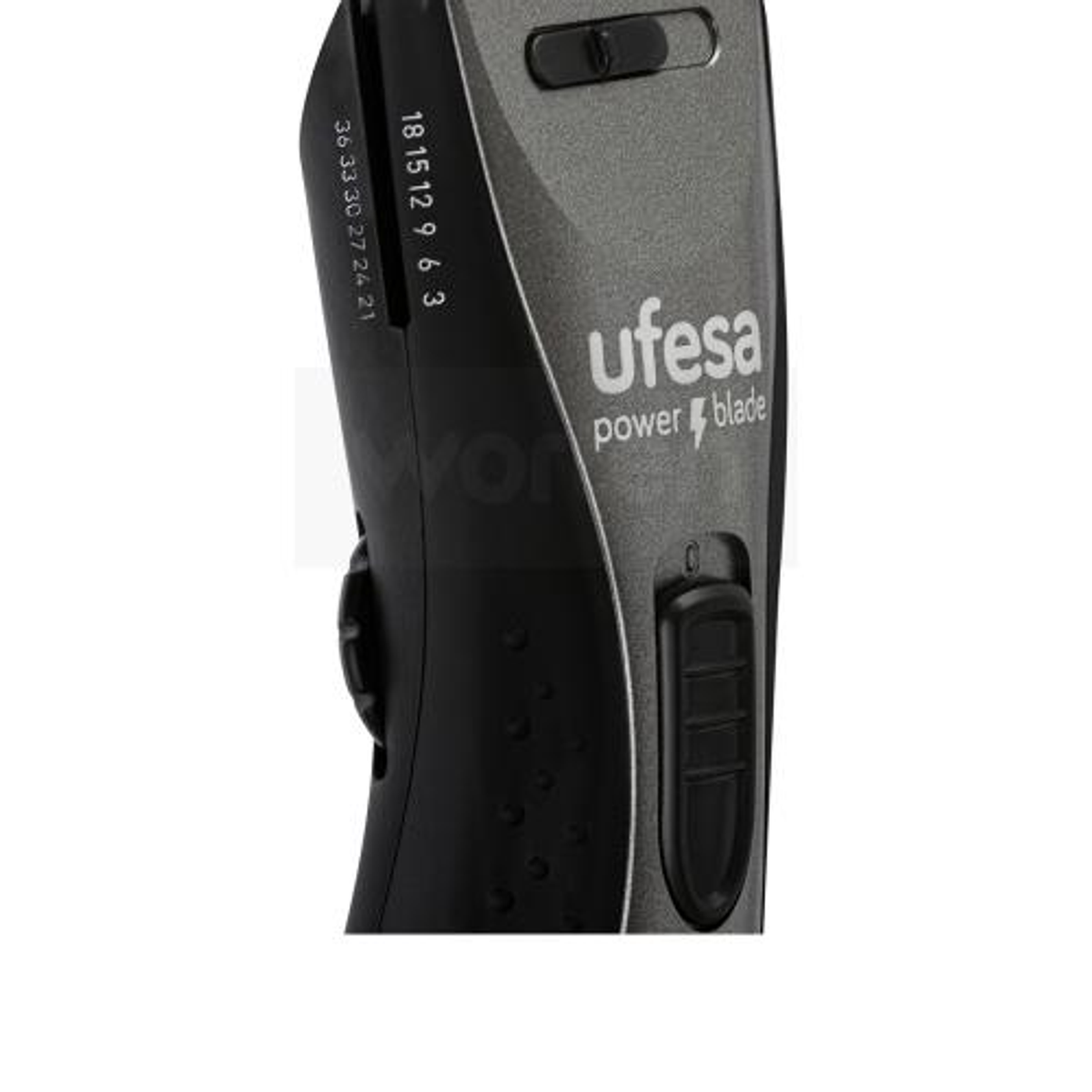 Primer plano de un recortador Ufesa Power Blade negro y gris con ajustes numéricos.