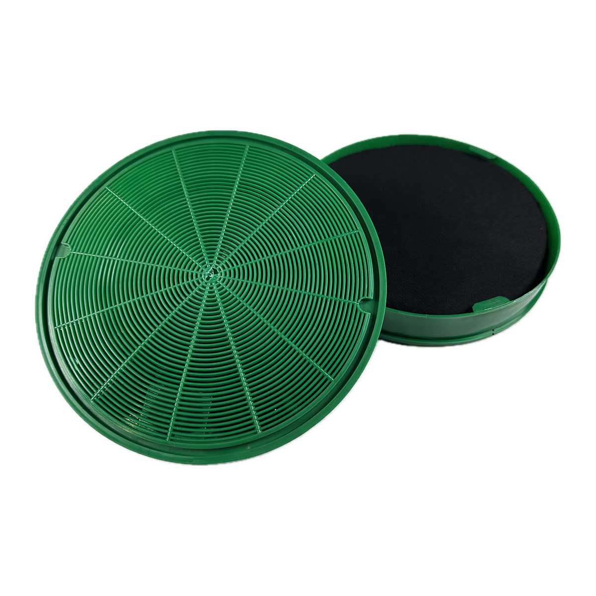 Grüner Luftfilter mit Gittermuster und ein separater Aktivkohlefilter daneben.