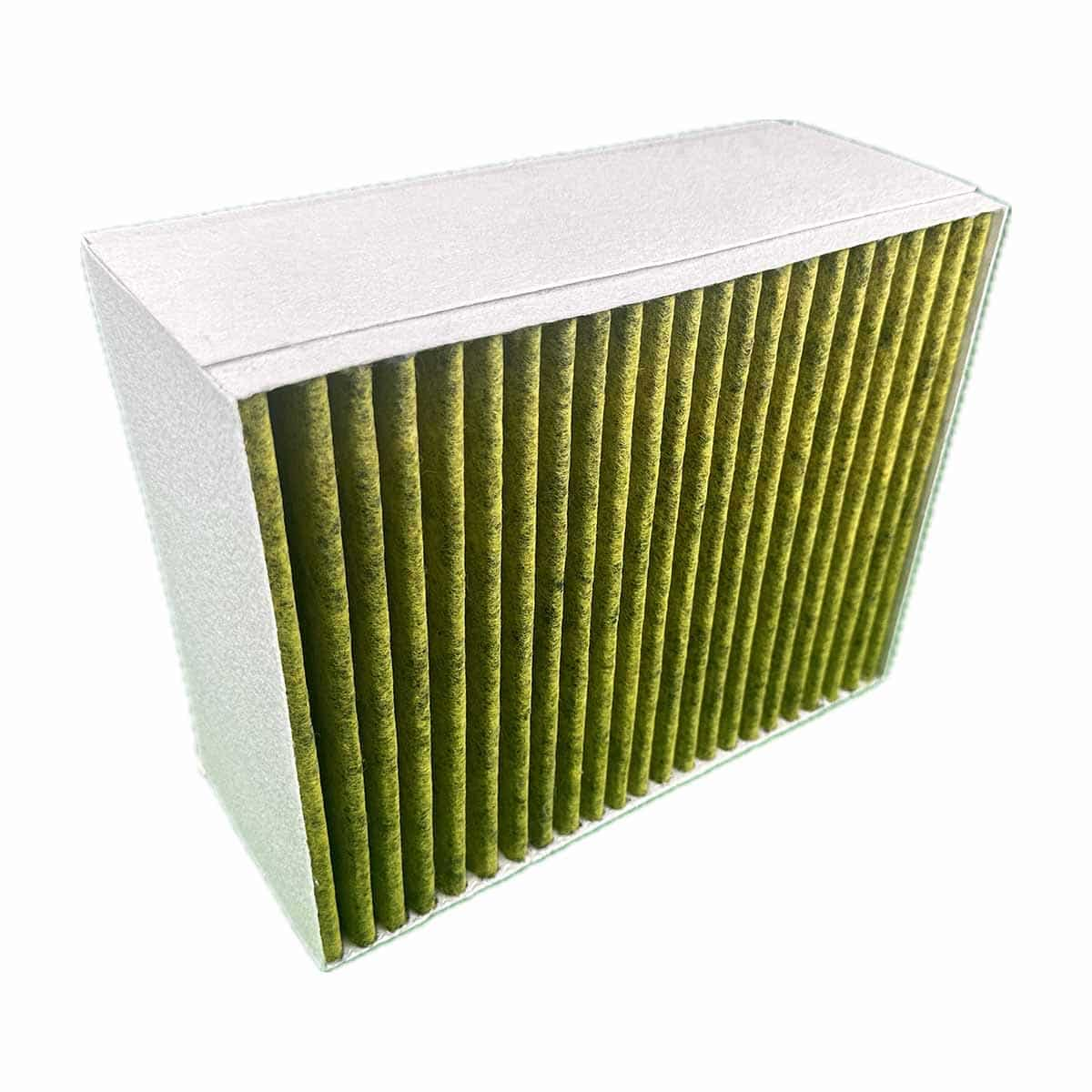 Grün-gelber Luftfilter mit weißem Rahmen, schräge Ansicht, weißer Hintergrund.