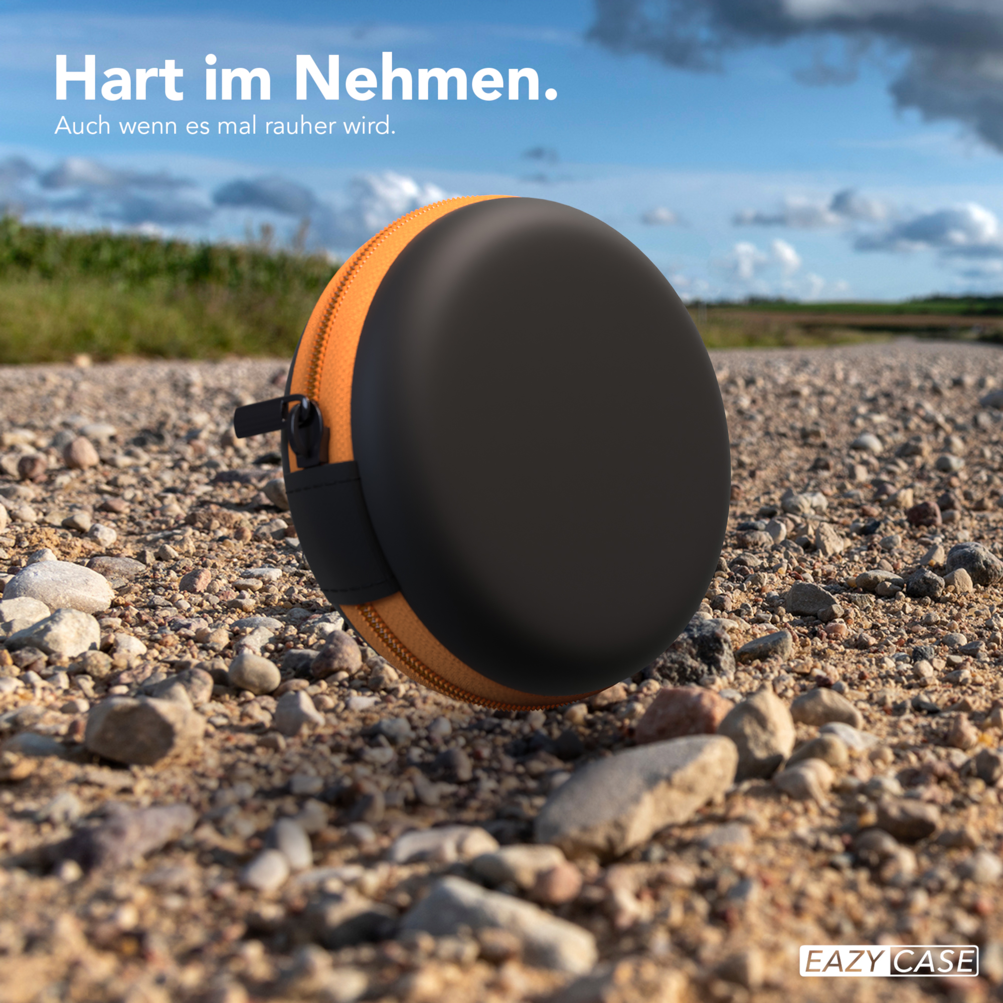 Eine schwarze und orangefarbene Hülle auf felsigem Untergrund, mit Text über Robustheit.
