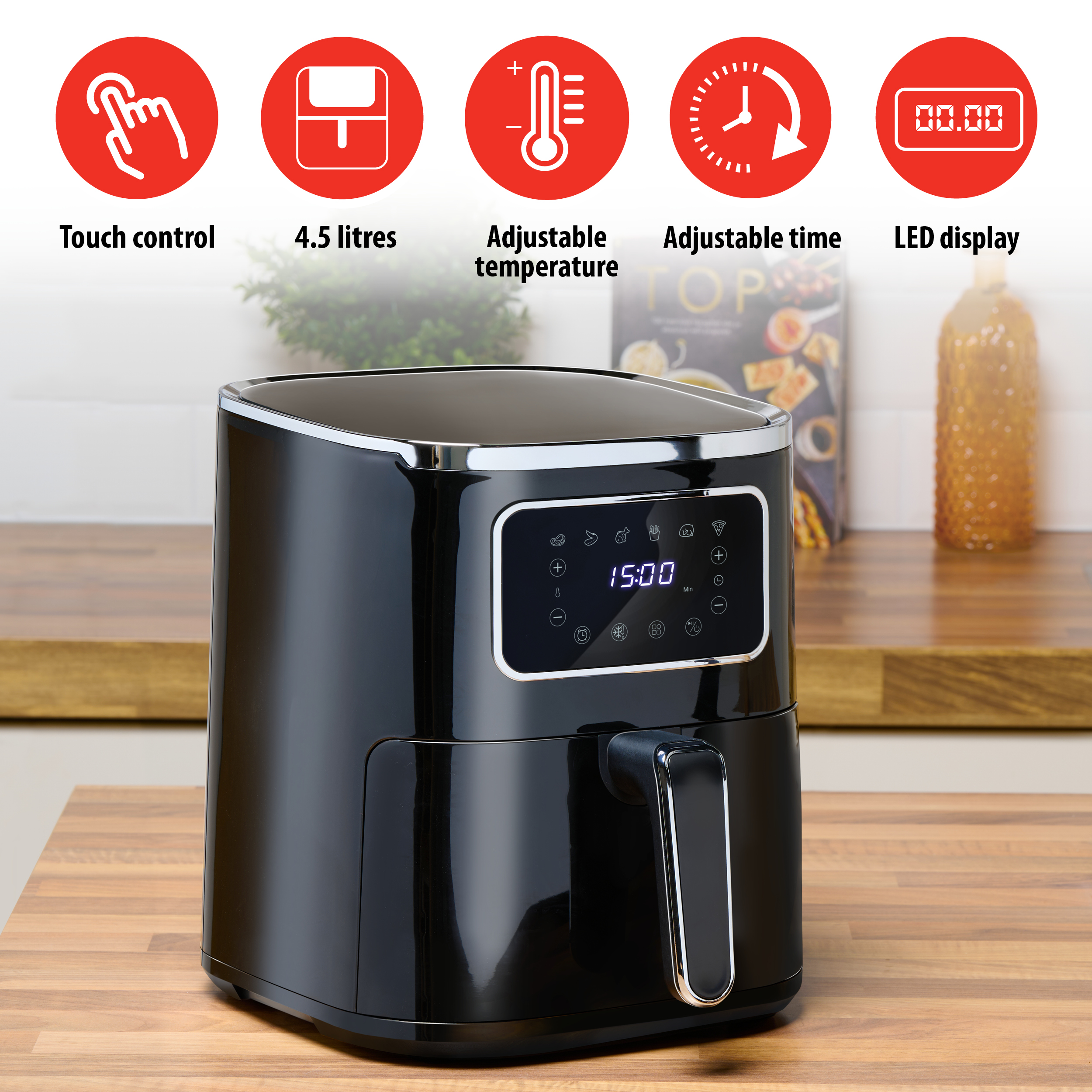 Een zwarte airfryer met een handvat en digitaal display, met pictogrammen erboven.