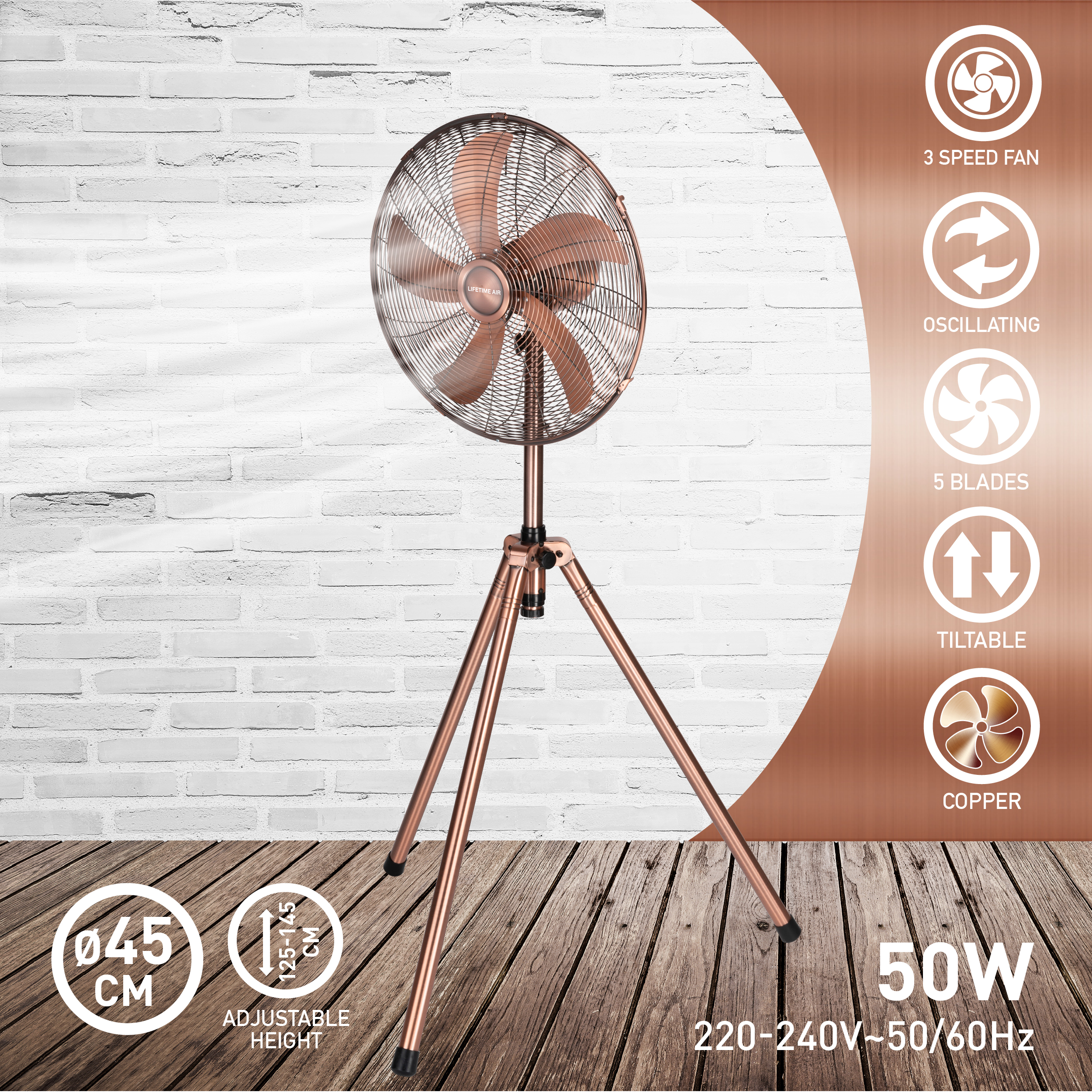 Ventilateur cuivré à 5 pales, hauteur réglable et 3 vitesses sur plancher en bois.