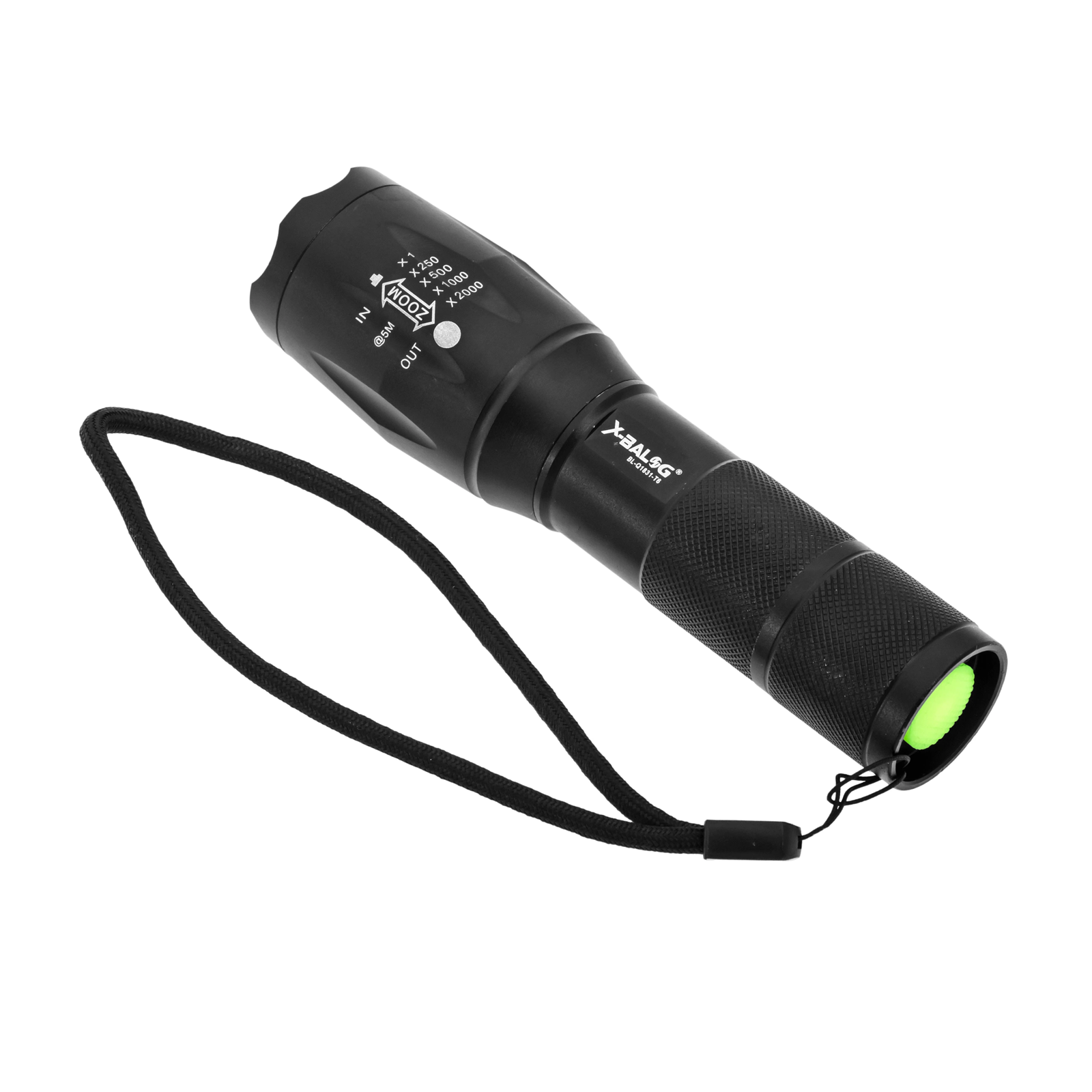 Schwarze Taschenlampe mit Handschlaufe. Der Zoom ist einstellbar.