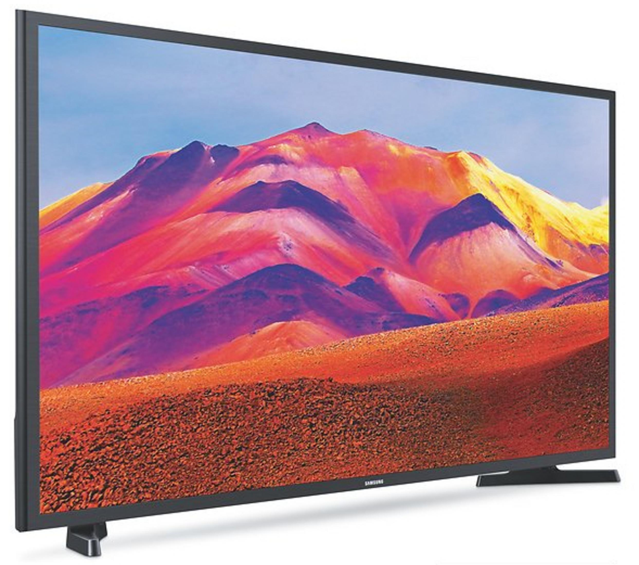 Grande TV a schermo piatto. Immagine paesaggistica di montagne, tonalità rosse e viola con cielo blu sul display.