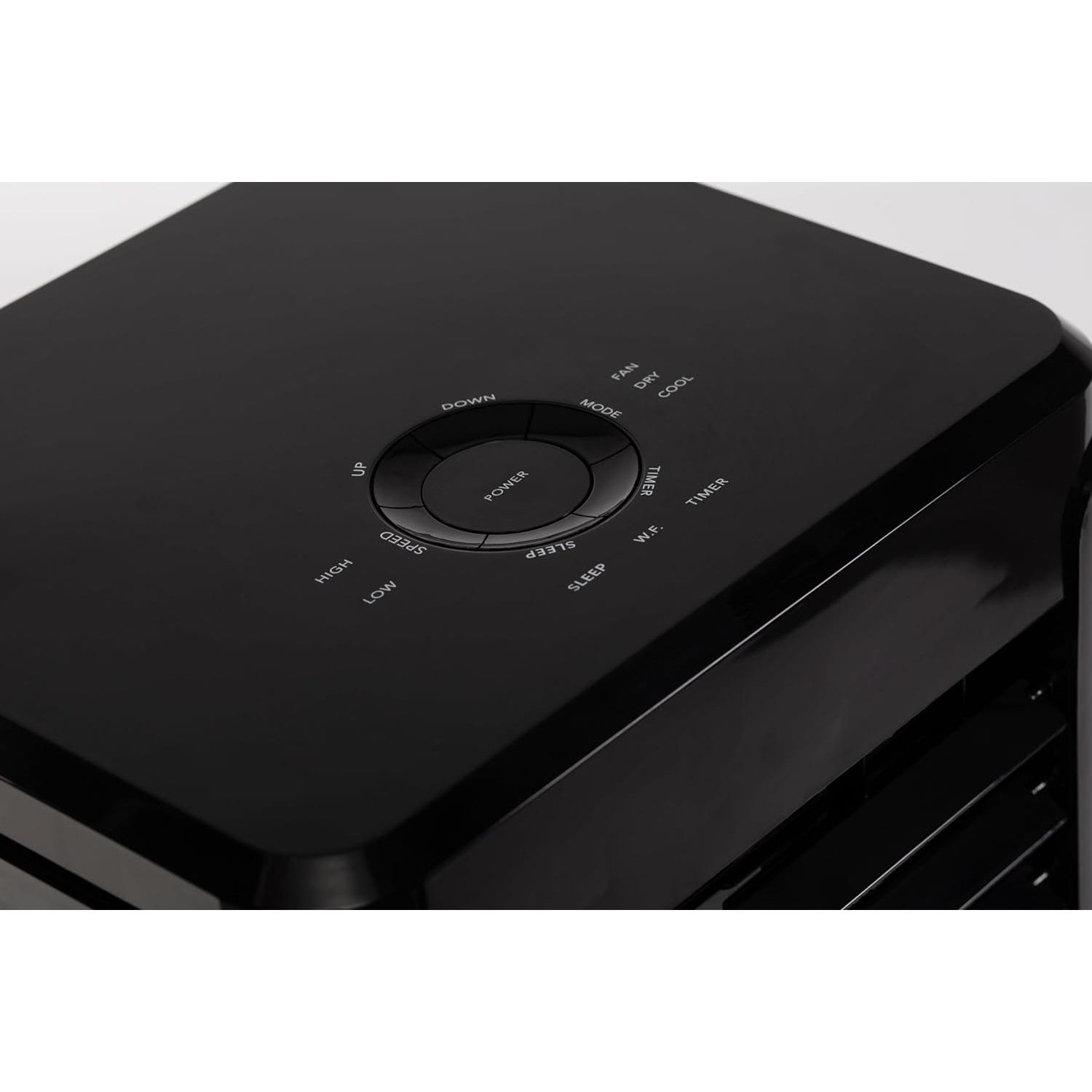 Un purificador de aire negro con botones de encendido, velocidad y modo. Vista superior, primer plano.
