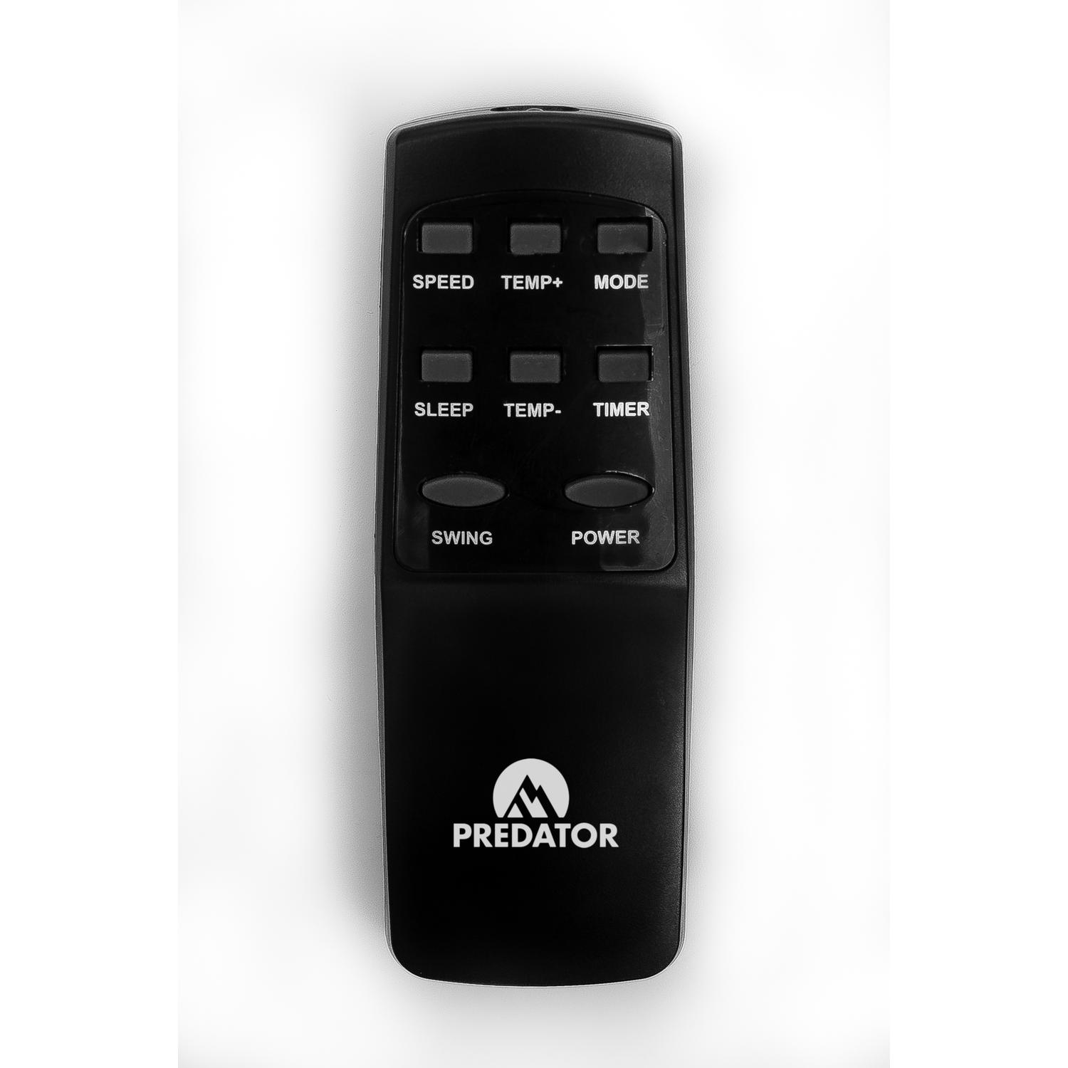 Mando a distancia Predator negro con botones de función, sobre superficie blanca.