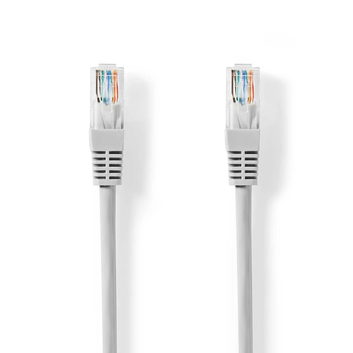 Zwei graue Netzwerkkabel mit durchsichtigen RJ45-Steckern auf weißem Hintergrund.