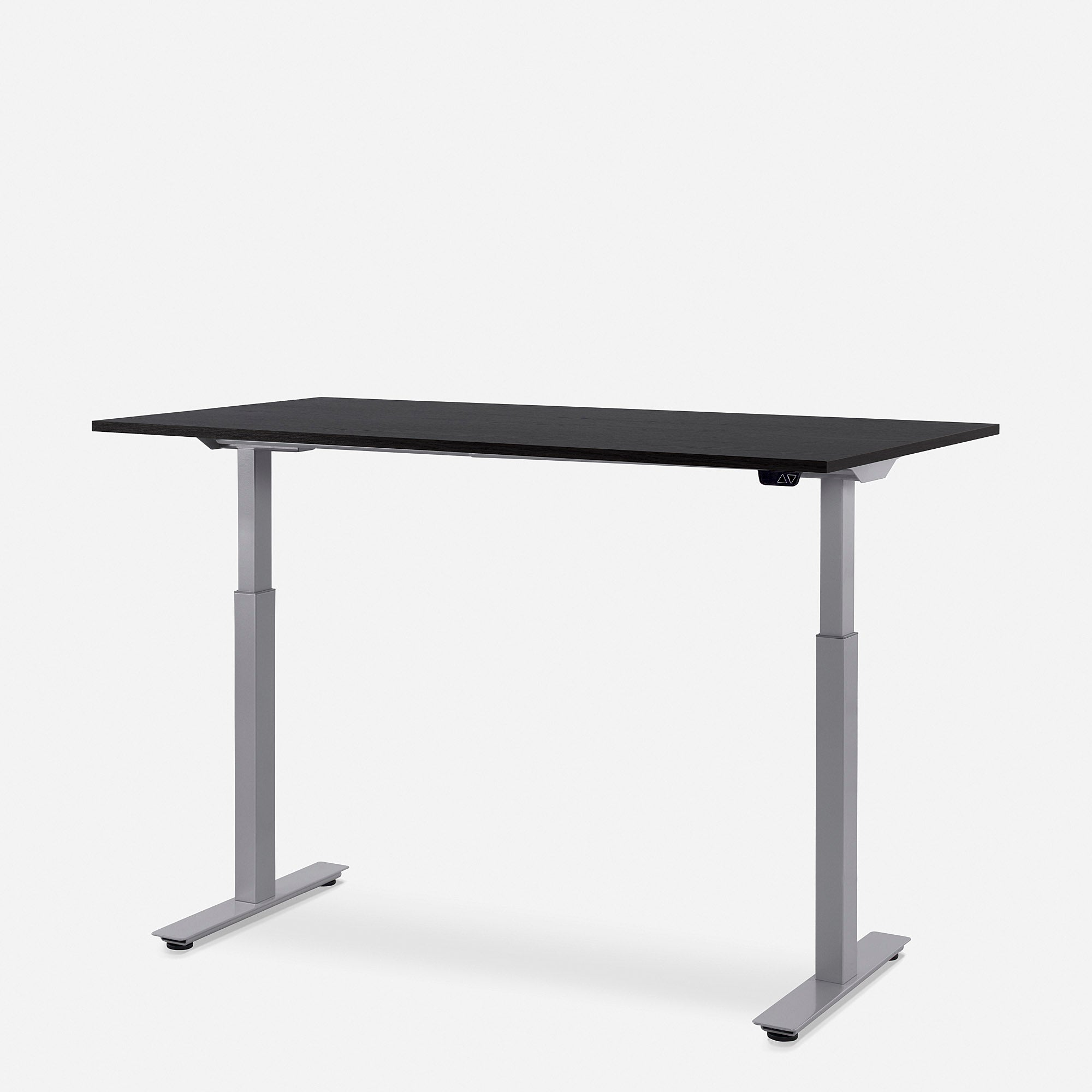 Stehpult mit schwarzer Platte, silbernen Beinen, vor weißem Hintergrund. Modernes, minimalistisches Design.