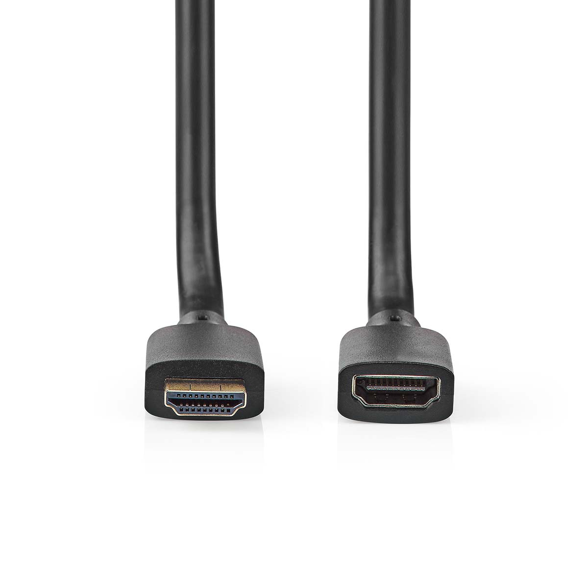 Twee zwarte HDMI-kabels, connectoren naar de kijker gericht, op een witte achtergrond.