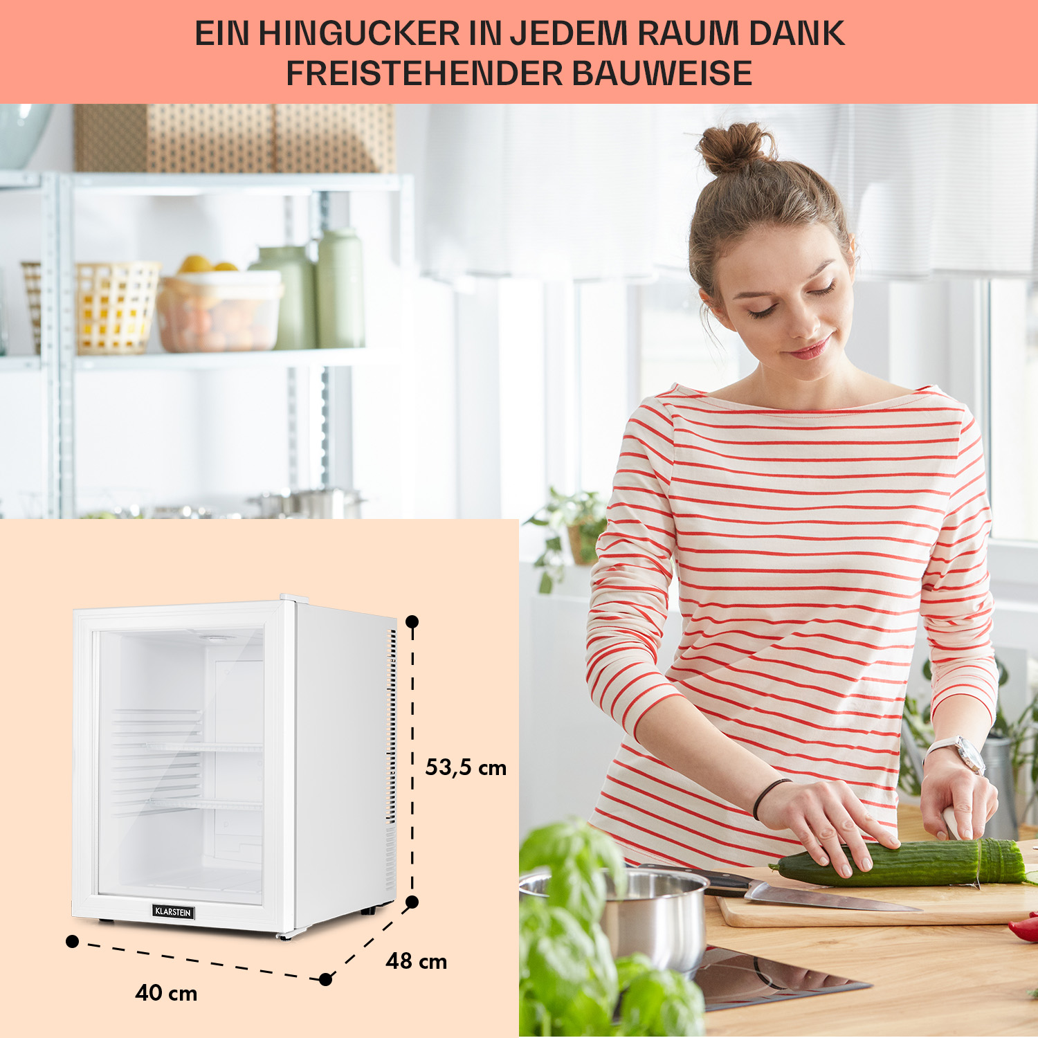 Una mujer con una camisa a rayas preparando comida junto a un pequeño refrigerador. Se muestran las dimensiones.