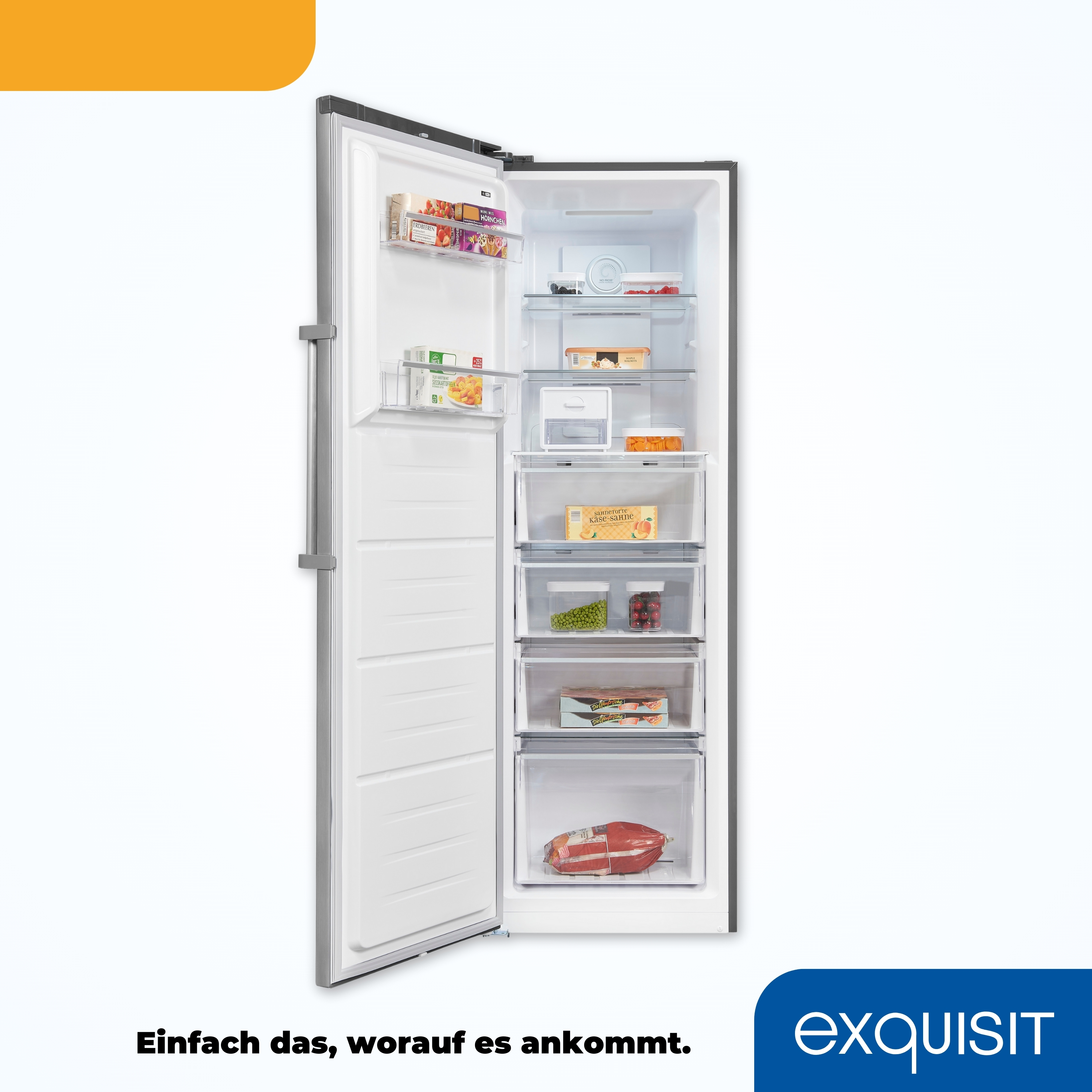 Offener Kühlschrank mit Regalen voller Lebensmittel. Text: „Einfach das, worauf es ankommt.“ und das Logo.
