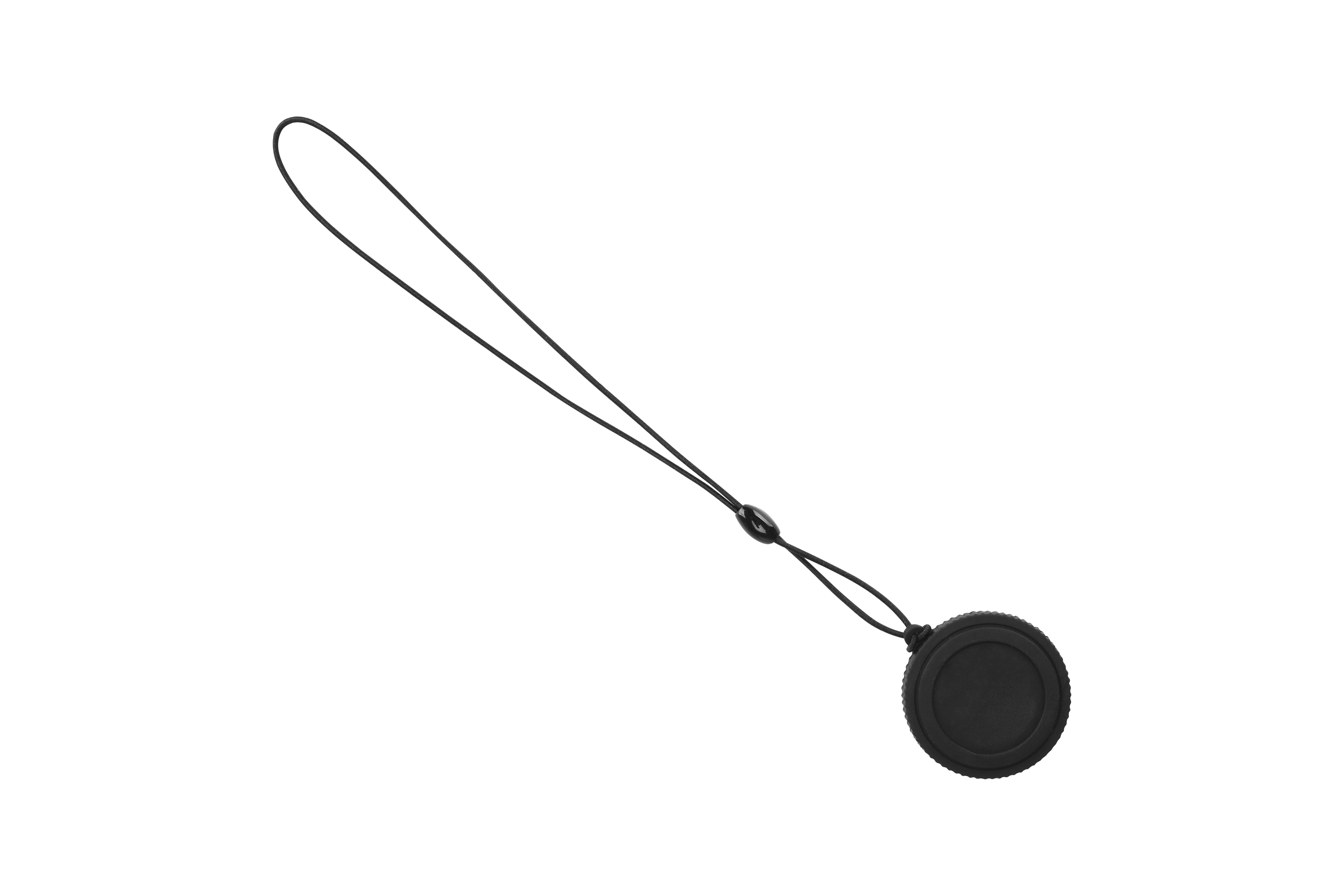 Una tapa de lente negra con un cordón negro, aislada sobre fondo blanco.