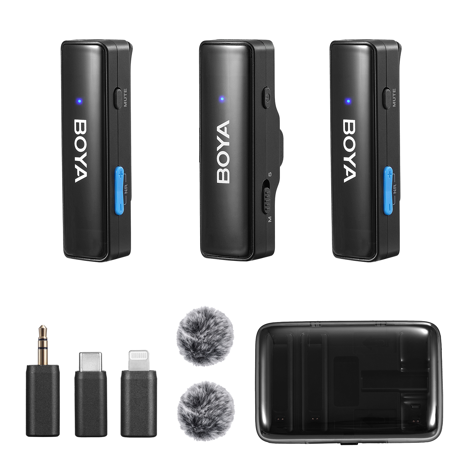 Tres micrófonos inalámbricos BOYA negros con accesorios, incluidos adaptadores y protectores de viento.