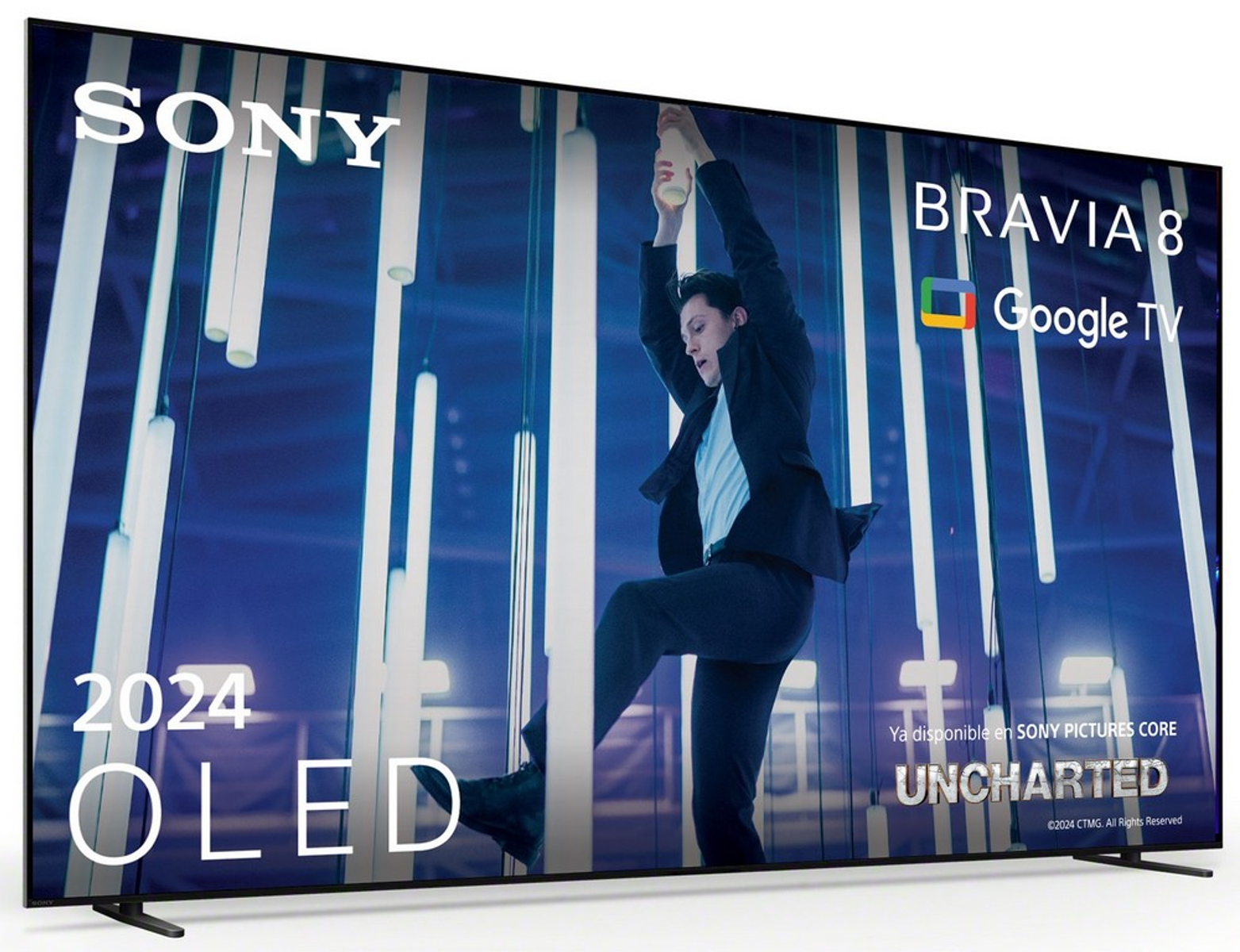 Duży telewizor pokazuje mężczyznę w scenie filmowej. Telewizor ma logo Sony i napis 'BRAVIA 8'.