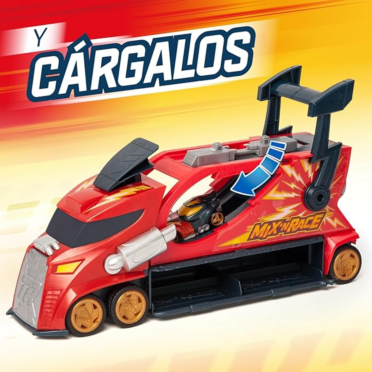 Transportador de coche de juguete rojo con flecha azul. Fondo blanco.