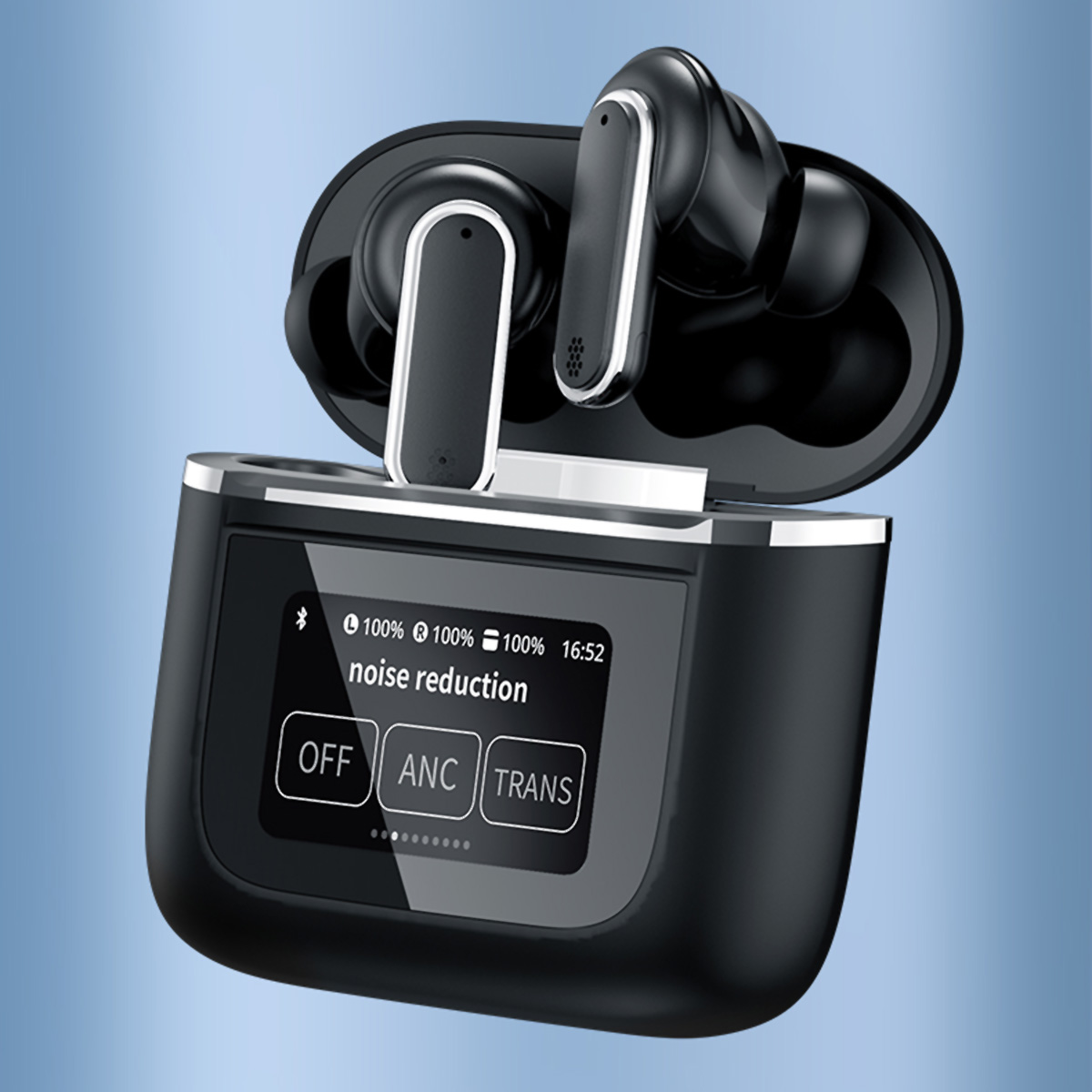 Auriculares inalámbricos negros dentro de un estuche de carga, mostrados sobre un fondo degradado azul. El estuche tiene una pequeña pantalla.
