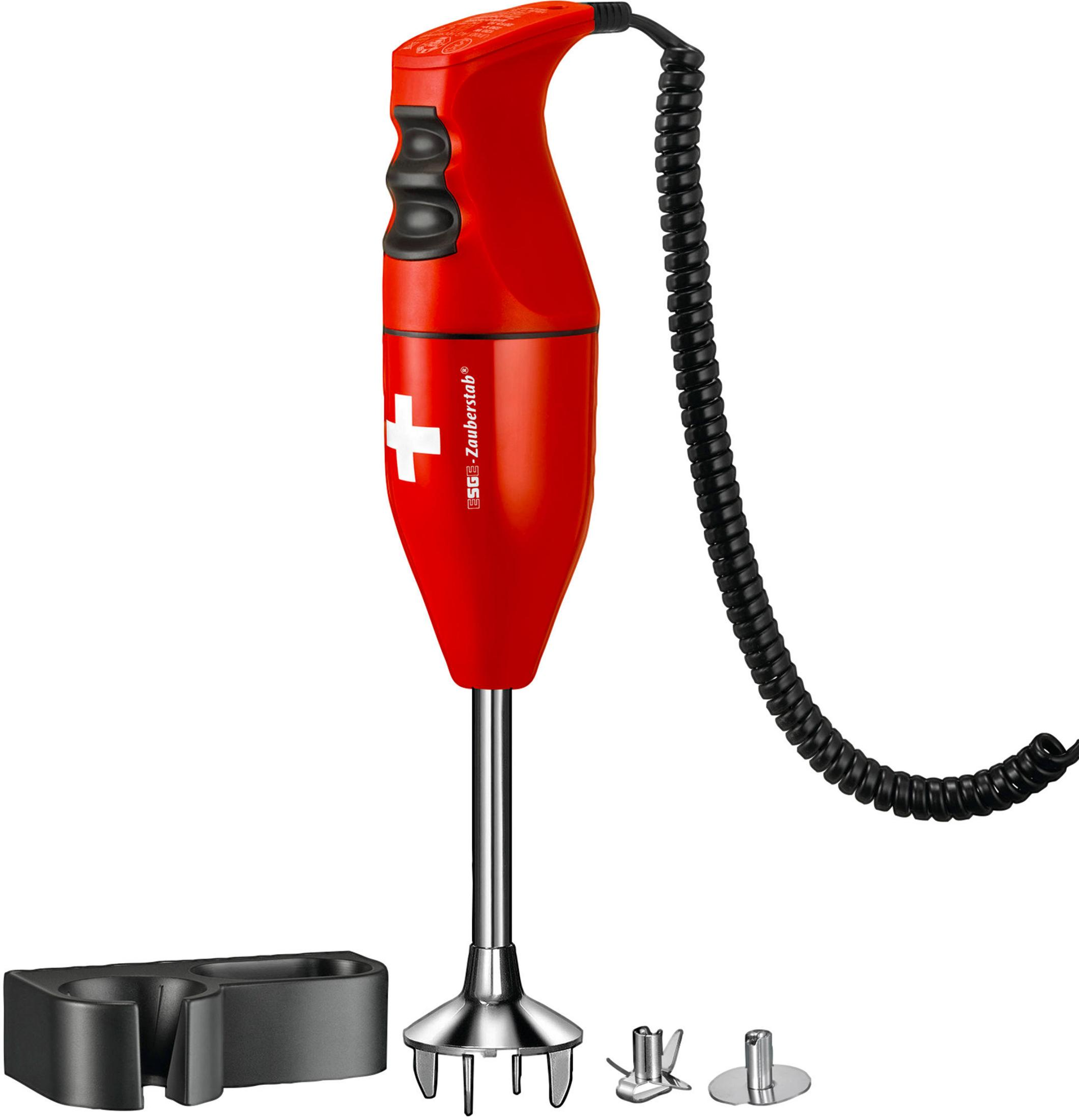 Czerwony blender ręczny z czarnym przewodem i akcesoriami na białej powierzchni.