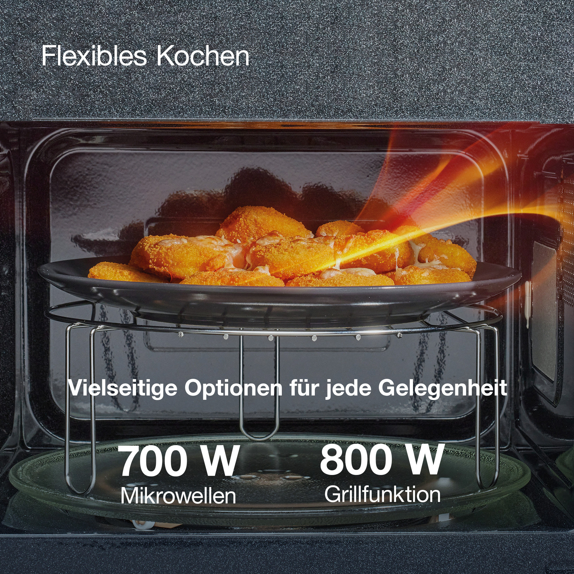 Wnętrze kuchenki mikrofalowej z jedzeniem na ruszcie. Wyświetlane są opcje grilla 700W i 800W.