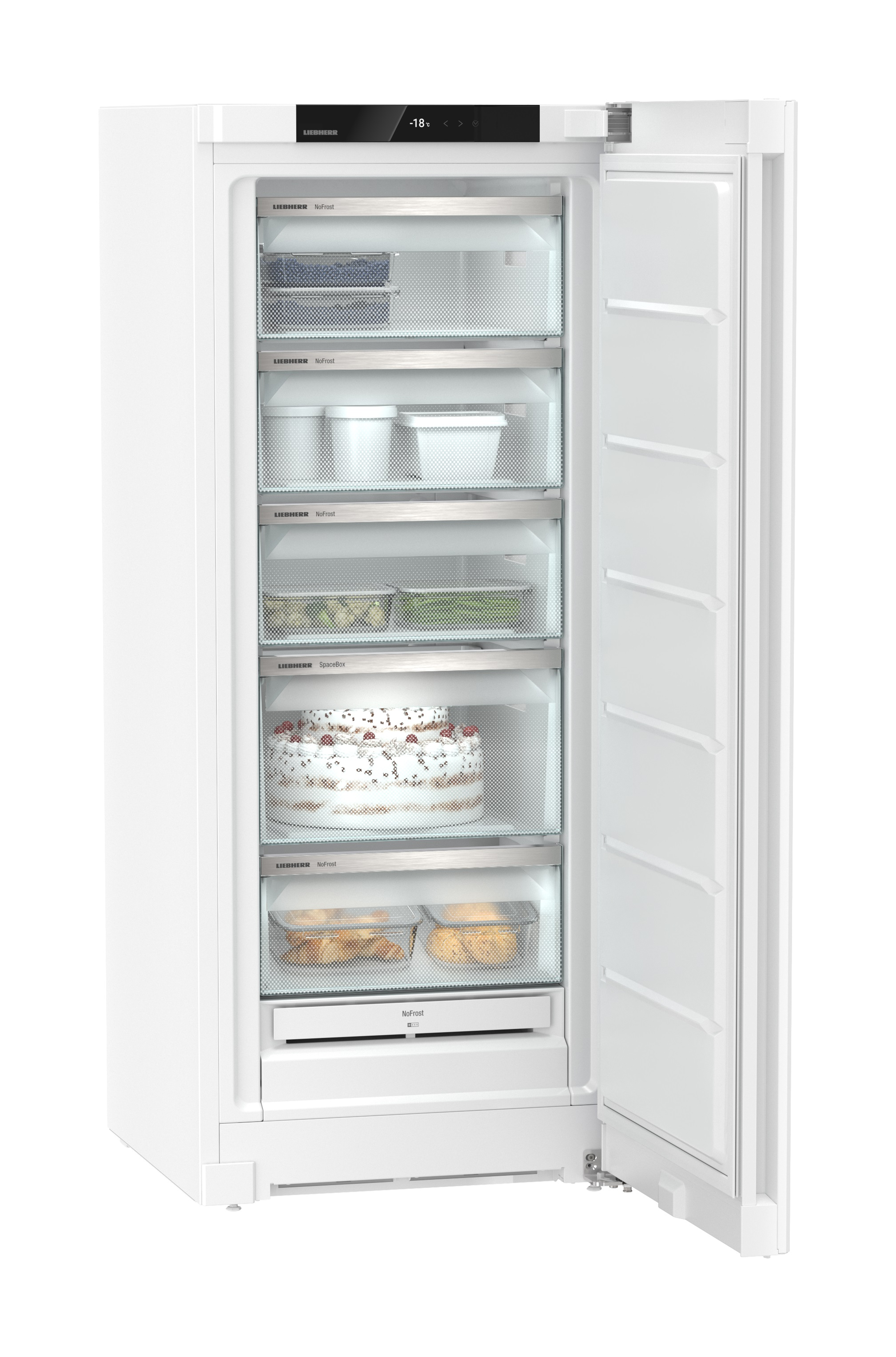 Un frigorifero bianco con la porta aperta. All'interno, ci sono ripiani e generi alimentari visibili.