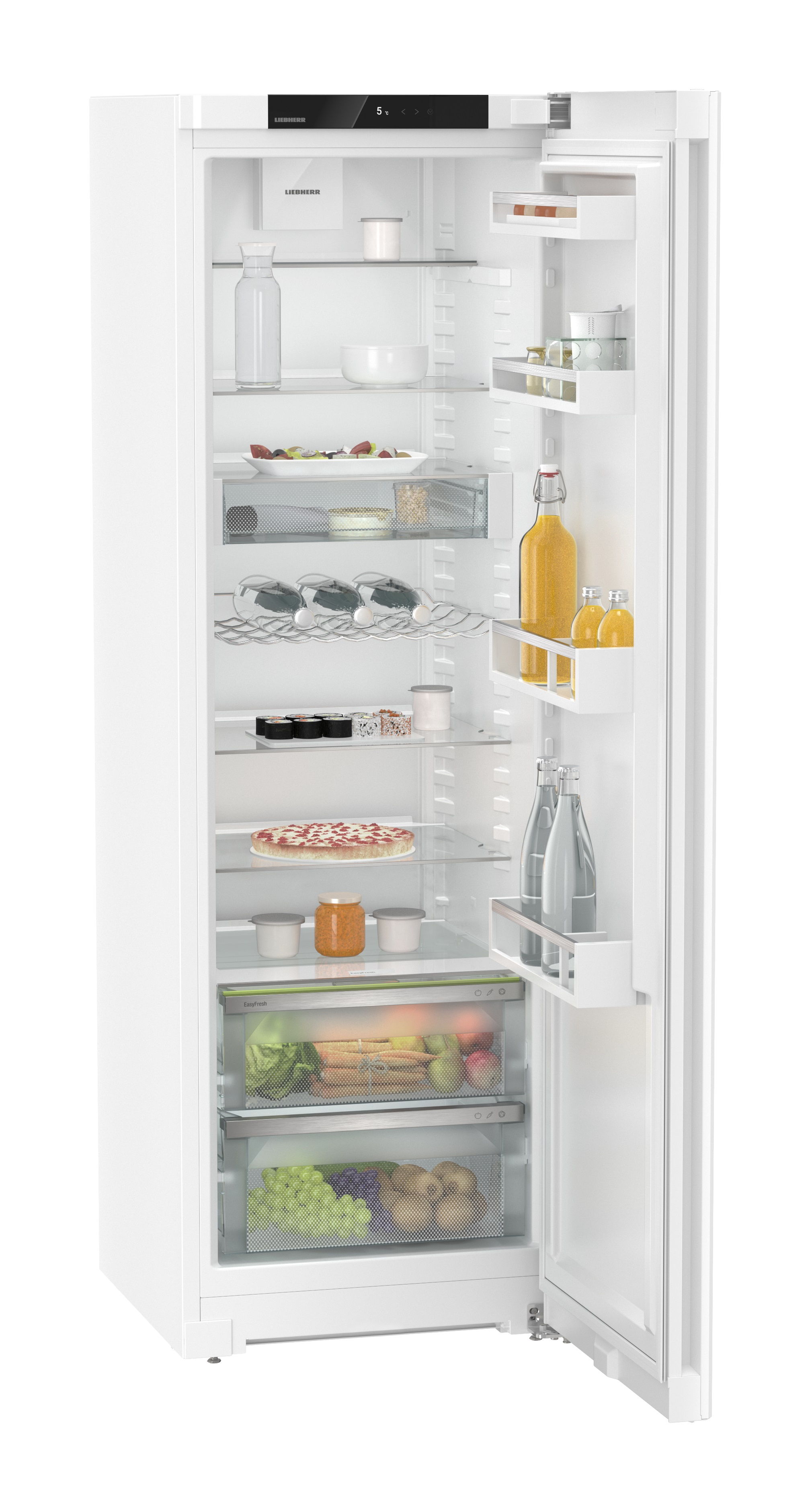 Refrigerador blanco con la puerta abierta, mostrando artículos en los estantes. Fondo blanco.