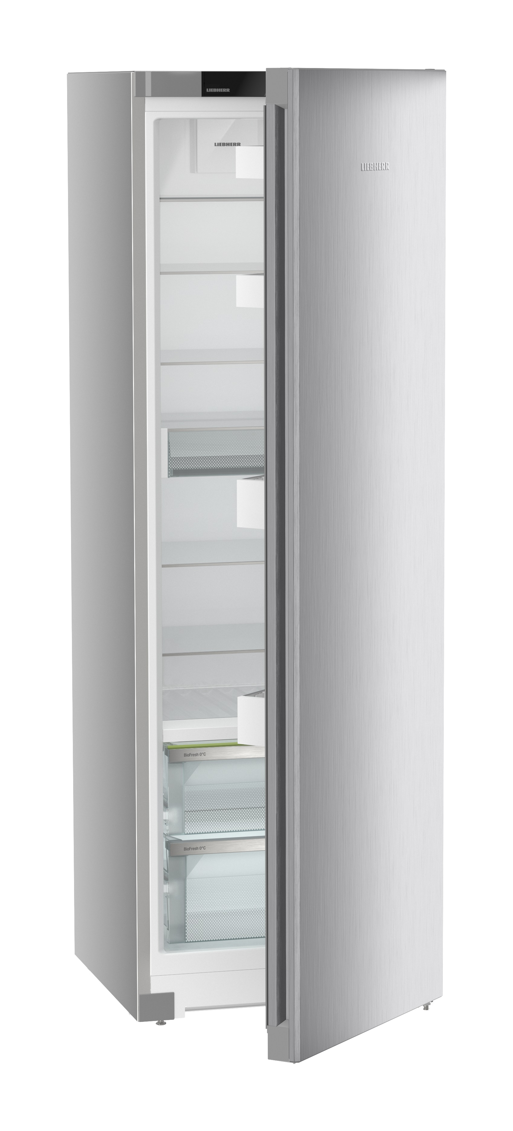 Refrigerador plateado con puerta abierta, mostrando estantes y cajones interiores. Fondo blanco.