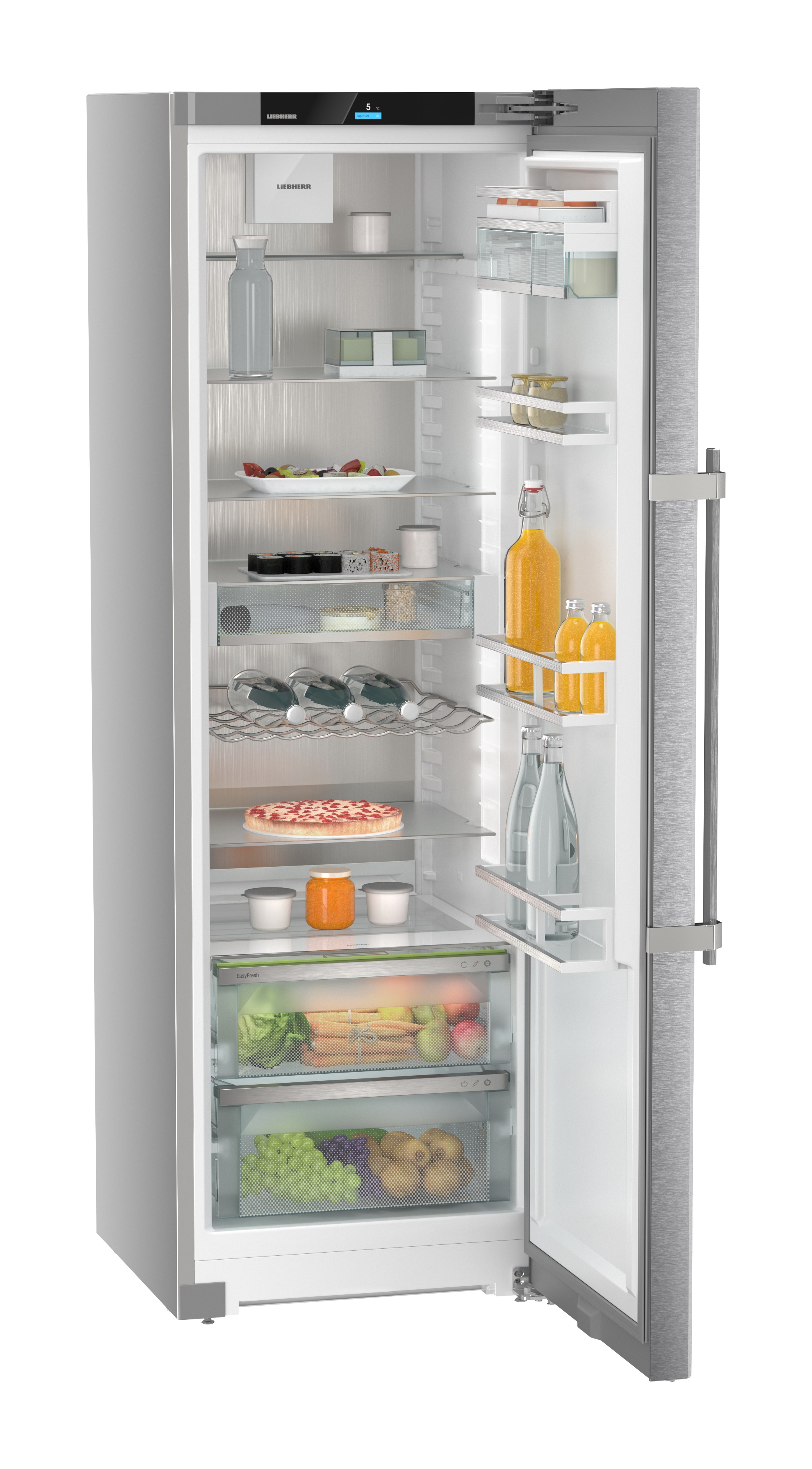 Refrigerador de acero inoxidable abierto con estantes llenos de alimentos y bebidas. La puerta está abierta y el interior iluminado.
