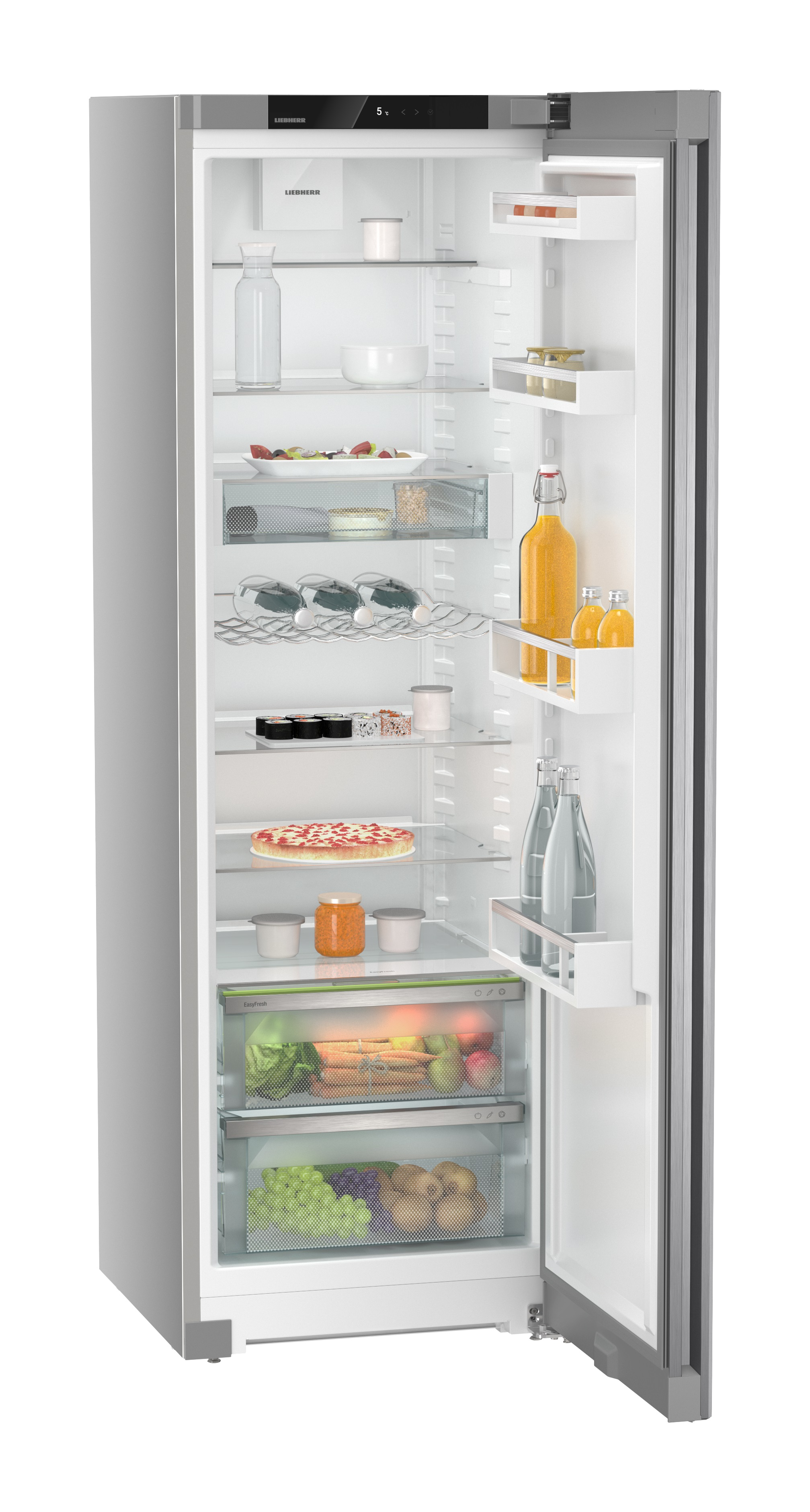 Refrigerador con puerta abierta, lleno de comida y bebidas. Fondo blanco.
