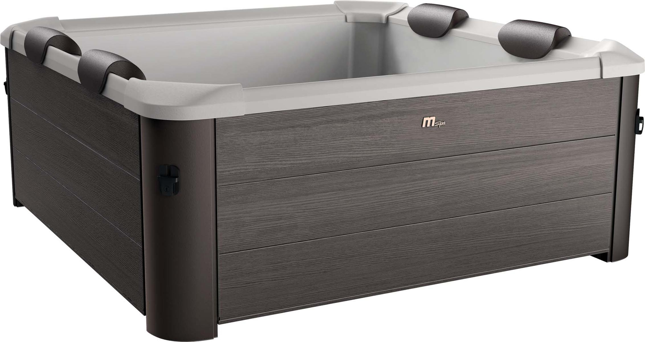 Ein rechteckiger Whirlpool mit dunkler Holzverkleidung, hellem Zierrat und vier Kopfstützen.