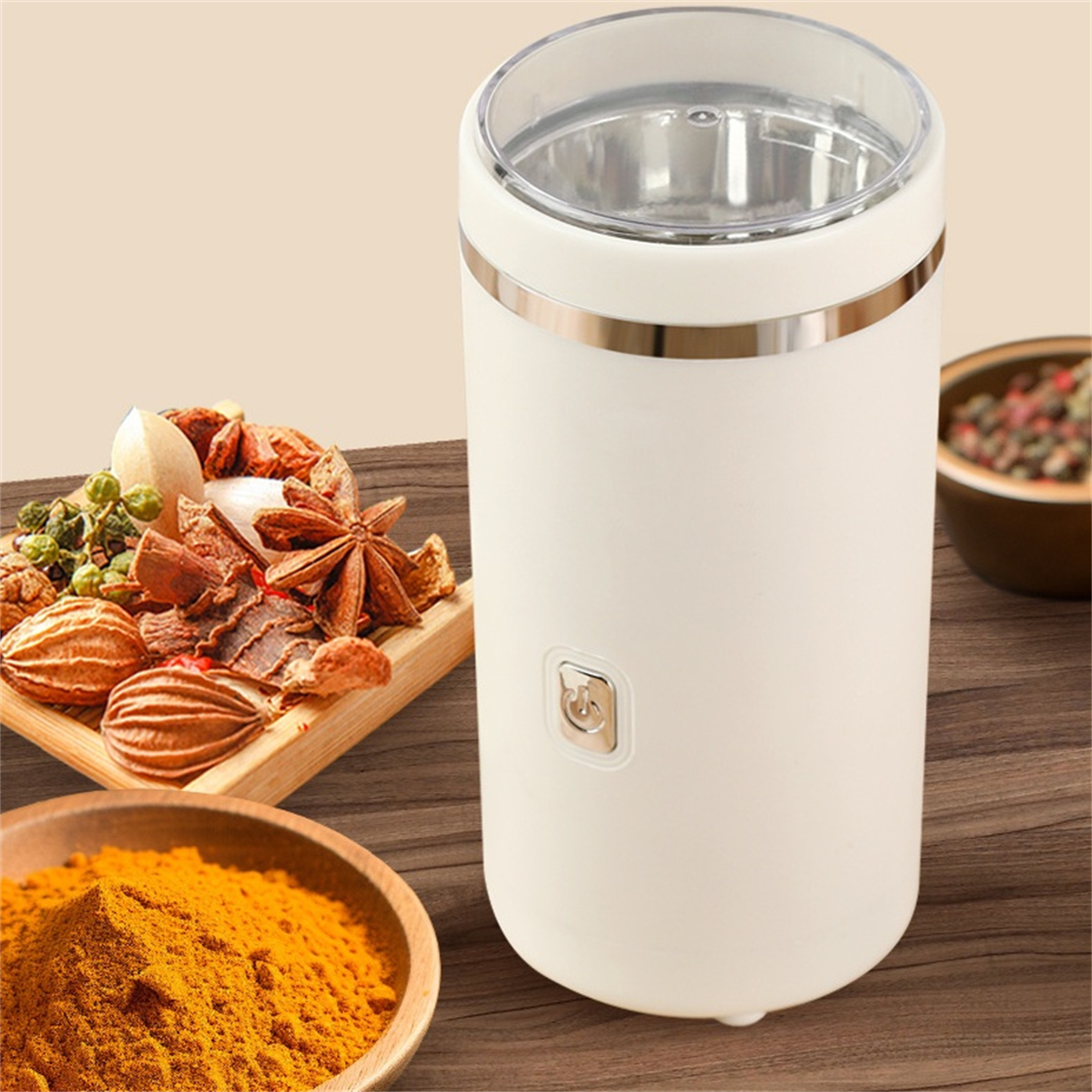 Weißer Gewürzmühle mit Gewürzen und Zutaten.