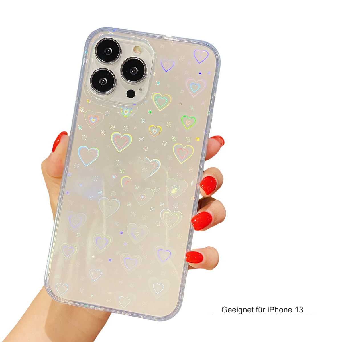 Eine Hand hält eine durchsichtige Handyhülle mit Herzmustern. Die Hülle ist für ein iPhone 13.