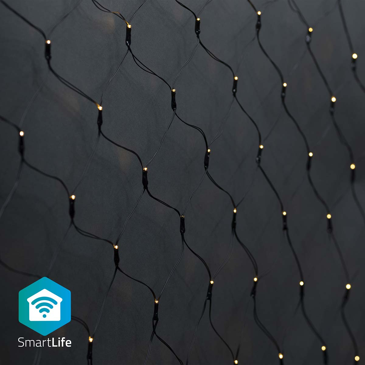 Rete nera con piccole luci gialle. Logo SmartLife in basso a sinistra.