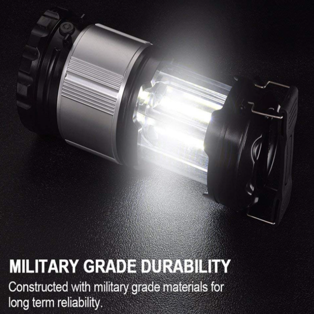 Eine silberne und schwarze Taschenlampe ist in der Mitte beleuchtet. Der Text darunter lautet 'MILITÄRISCHE QUALITÄT'.