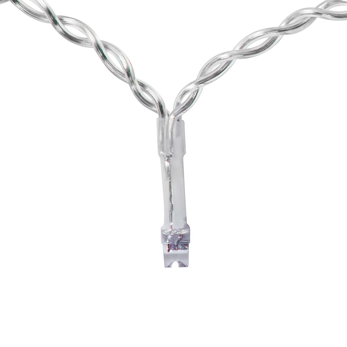 Zbliżenie łańcucha przezroczystych świateł. Drut jest skręcony.