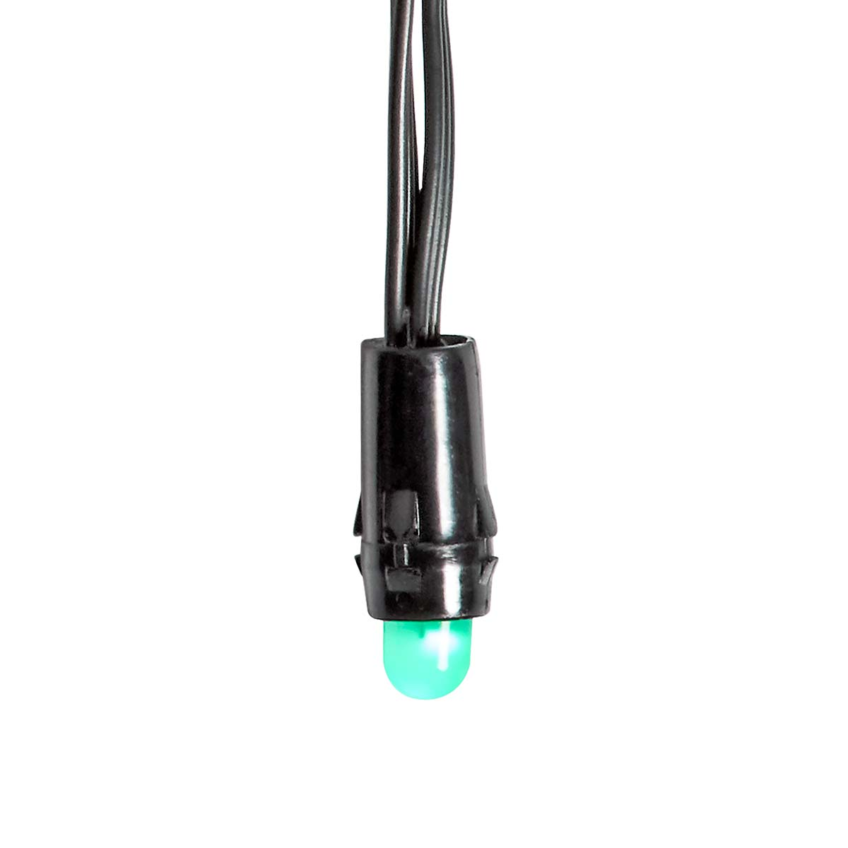 Een enkele groene LED-lamp op een witte achtergrond. Zwarte draden lopen van de lamp af.