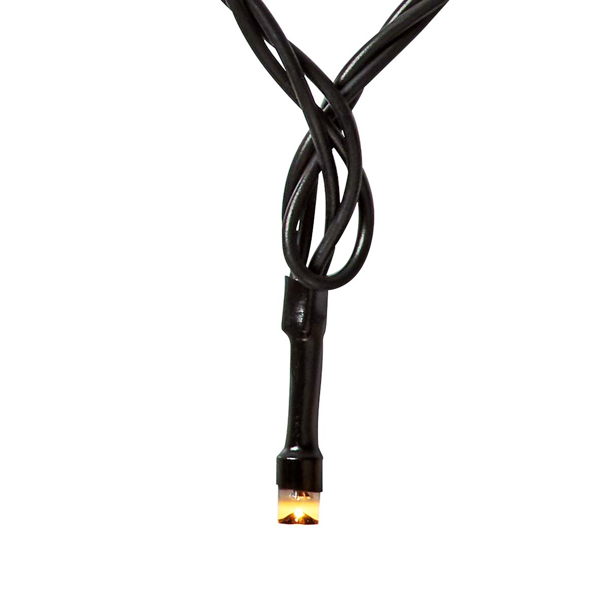 Zbliżenie pojedynczego czarnego sznurka z małą diodą LED na końcu, na białym tle.