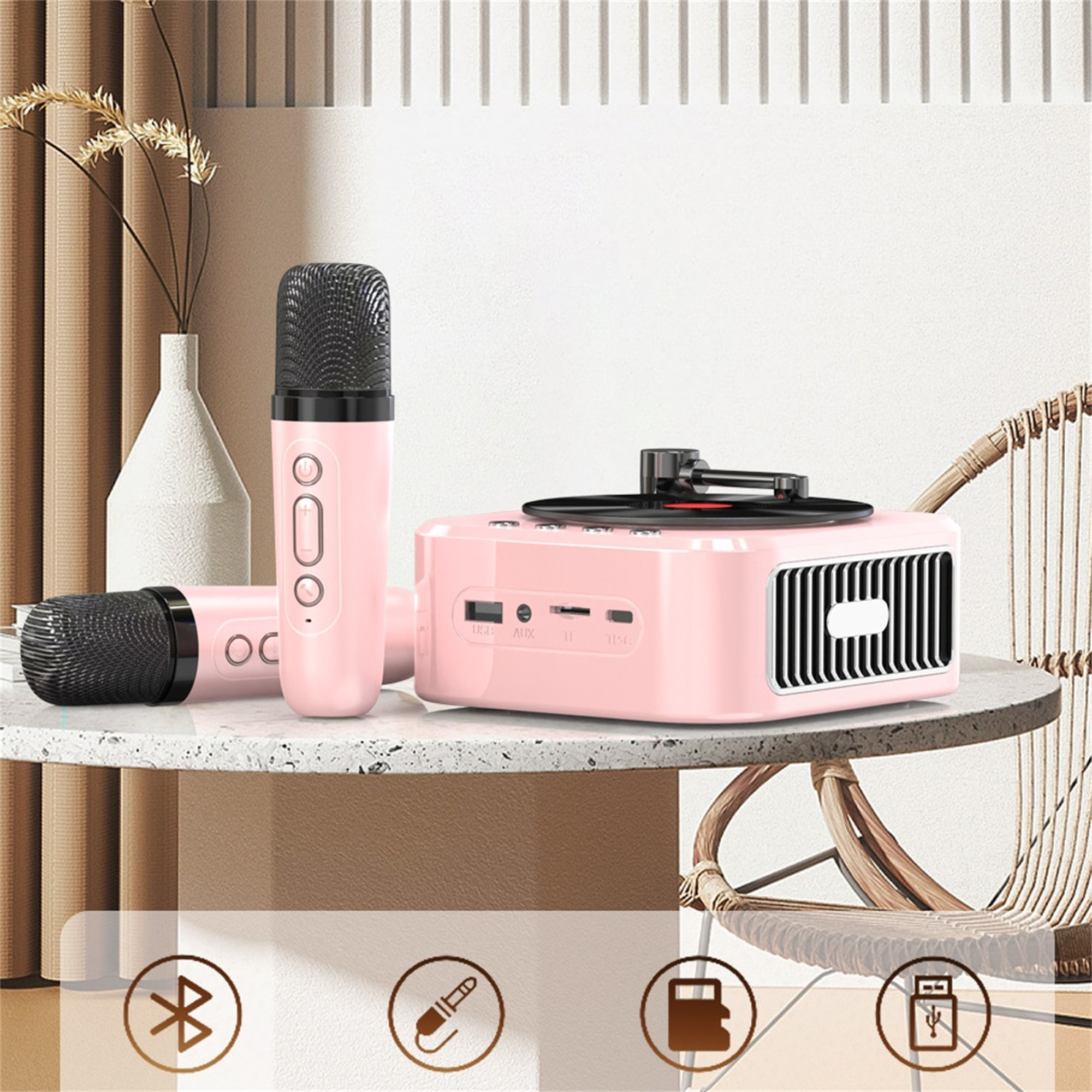 Rosa Audiosystem mit zwei Mikrofonen auf einem Tisch. Symbole für Bluetooth und andere Funktionen unten.