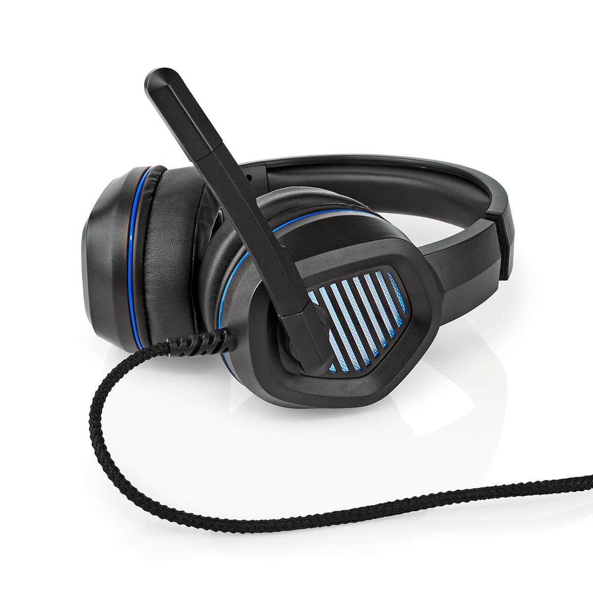 Un auricolare da gioco nero e blu. Ha un microfono e un cavo. I cuscinetti sono neri.
