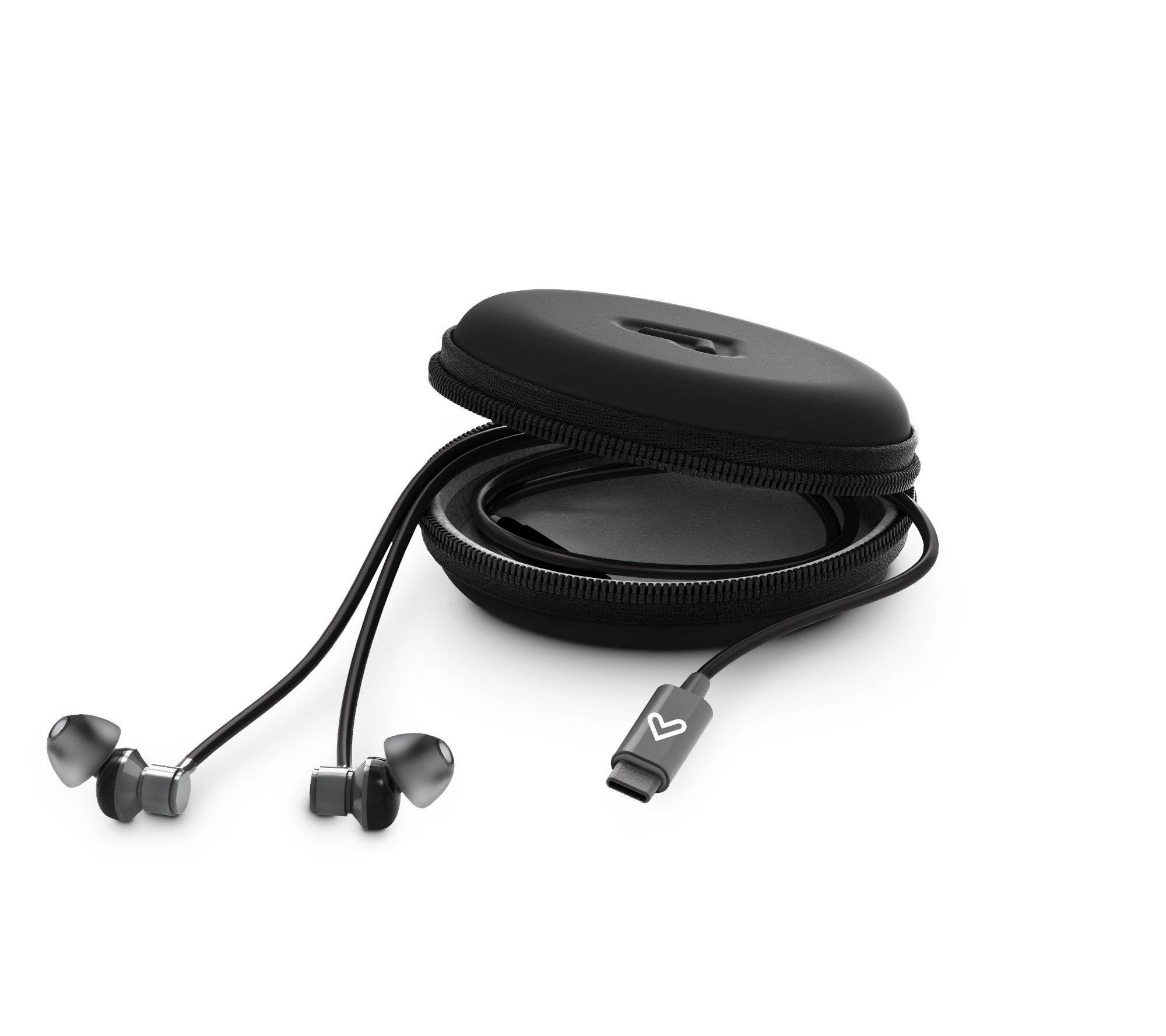 Auriculares negros, estuche negro con cremallera abierta y cable de carga negro con conector USB-C.