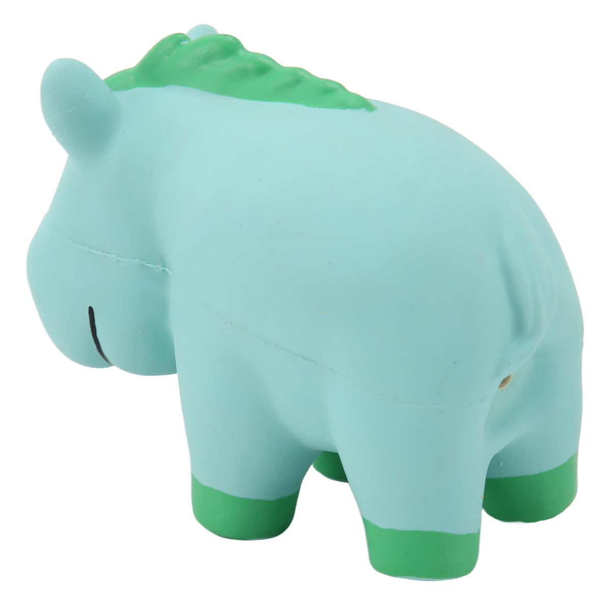 Ein hellblaues Nilpferdspielzeug. Das Nilpferd ist nach hinten gerichtet und hat grüne Akzente.