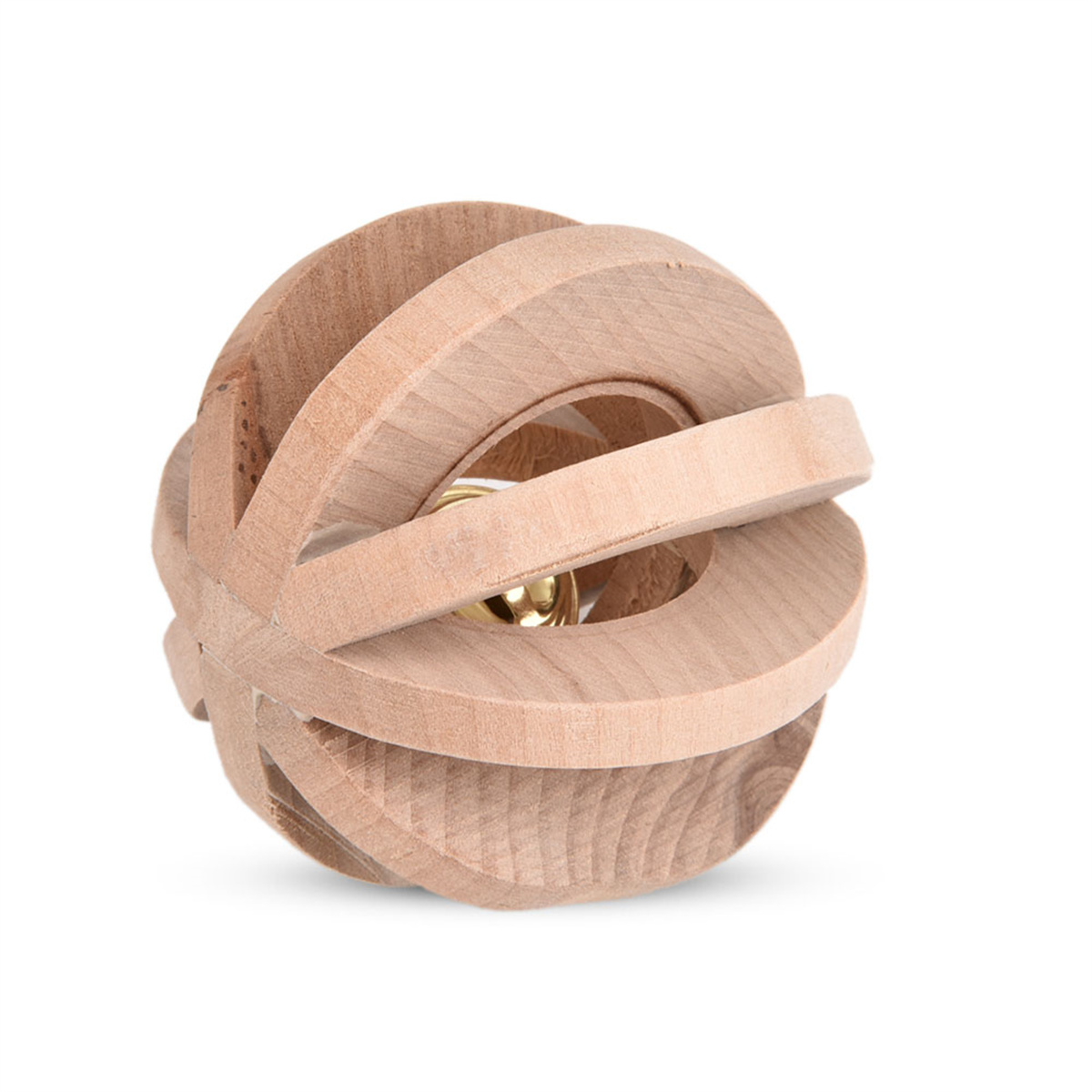 Ein Holzspielzeug in Kugelform mit ineinandergreifenden Holzteilen und einer goldenen Glocke.
