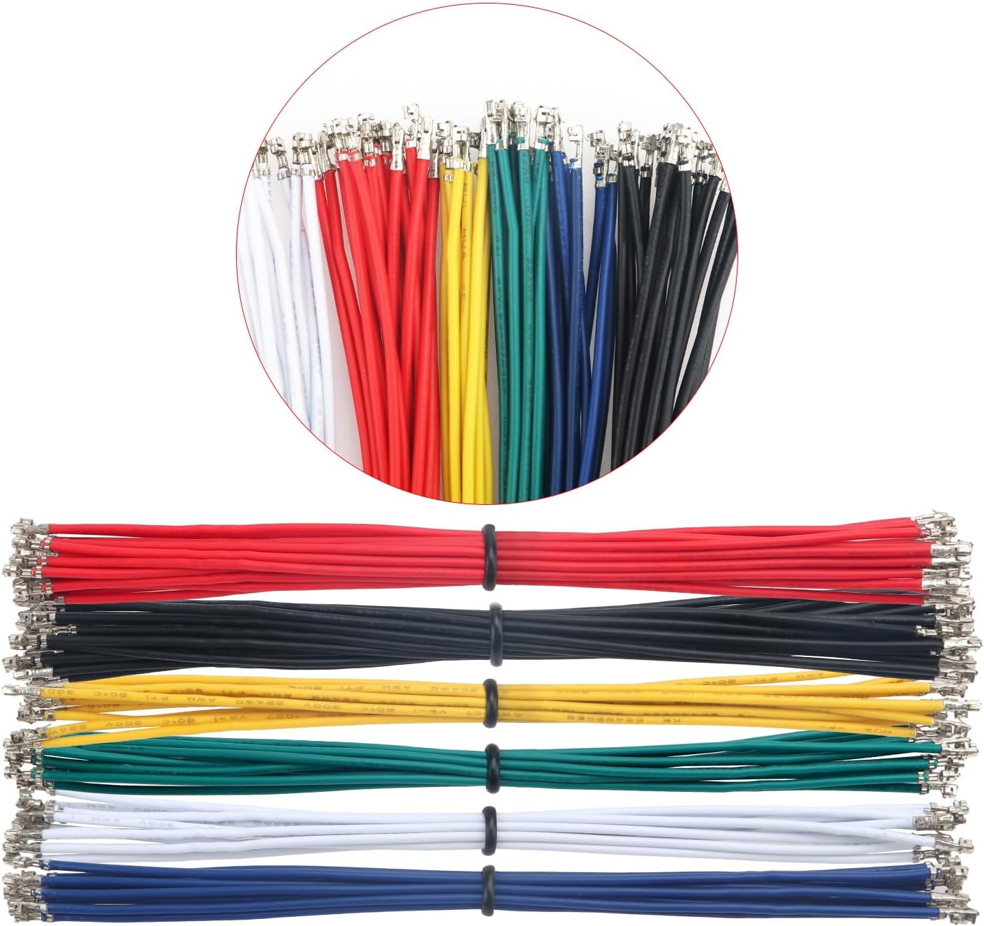 Bunte Drähte in einem Bündel, mit mehreren Farben, für Elektronikprojekte verwendet.