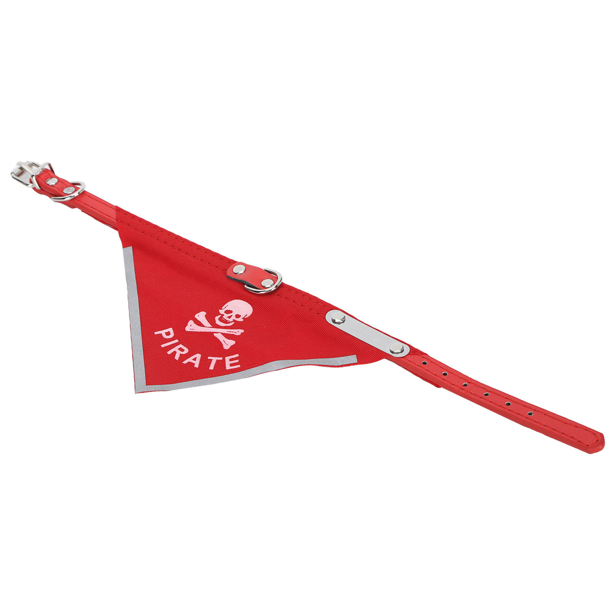 Ein rotes Hunde-Bandana mit einem Totenkopf- und gekreuzten Knochen-Aufdruck. Weißer Hintergrund.