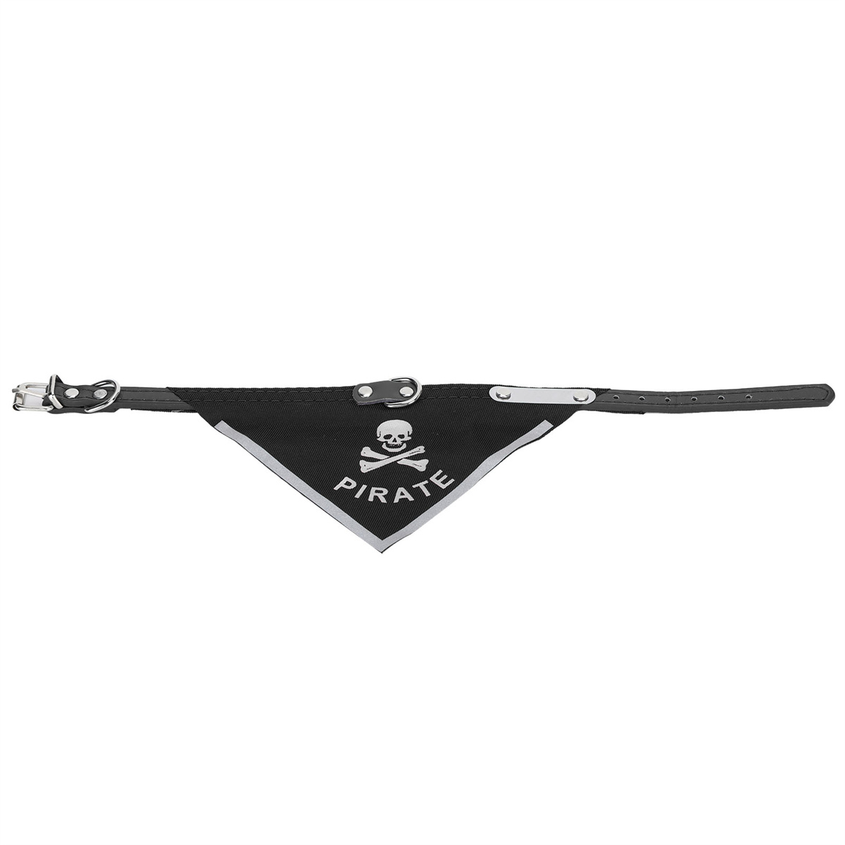Ein schwarzes Hundehalsband mit Piratenschädel und gekreuzten Knochen auf einem schwarzen Bandana.