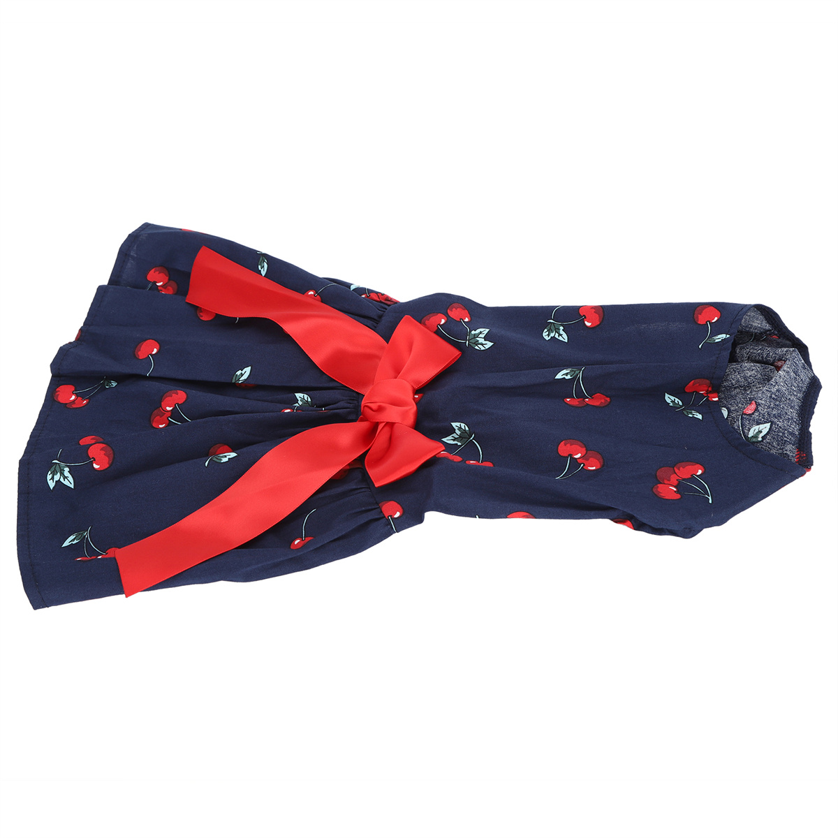Blaues Kleid mit roter Schleife und Kirschmuster. Das Kleid liegt flach auf weißem Grund.