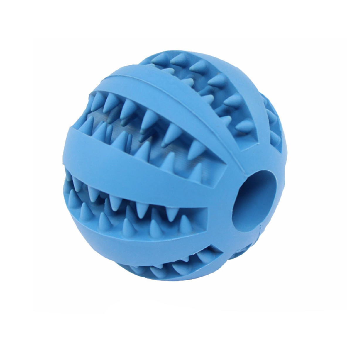 Blauer Hundespielzeugball mit Stacheln. Weißer Hintergrund.