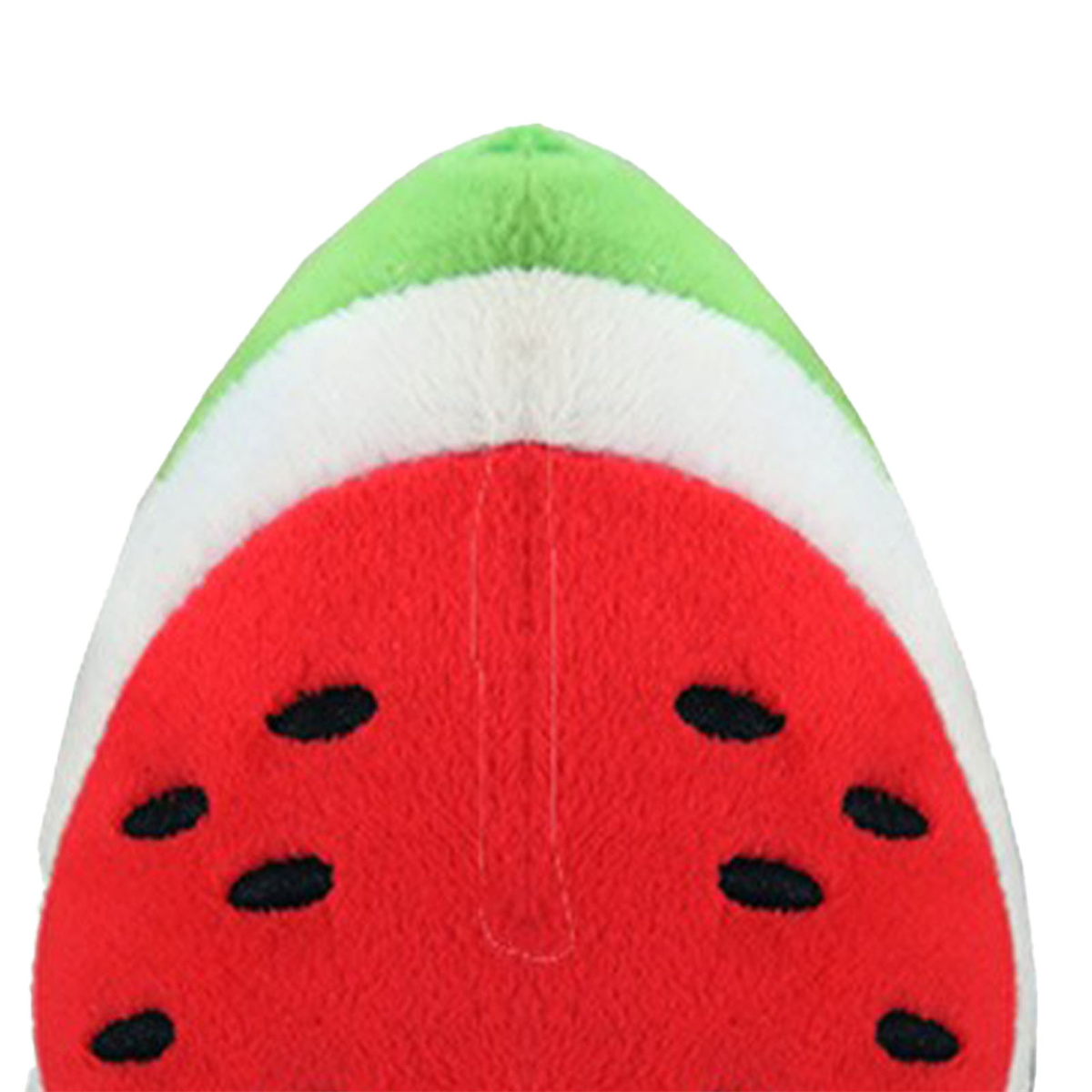 Ein wassermelonenförmiges Hundespielzeug, mit roter Innenseite, schwarzen Samen, weißer und grüner Schale.