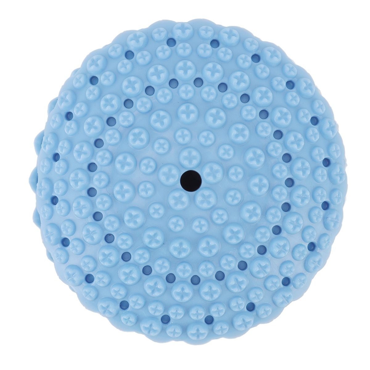 Eine blaue, runde Badematte mit kleinen kreuzförmigen Noppen, isoliert vor weißem Hintergrund.